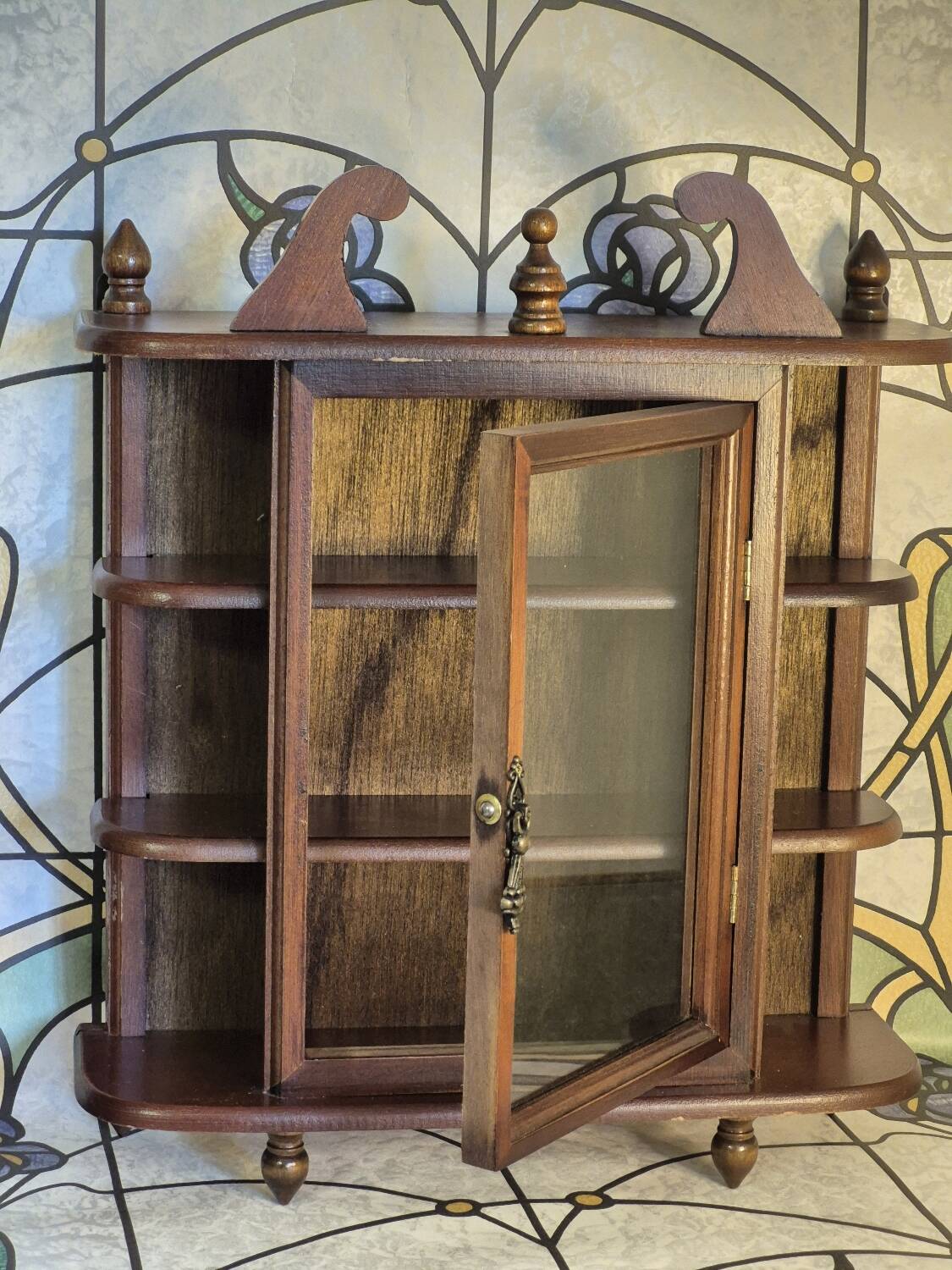 Cabinet shelf
