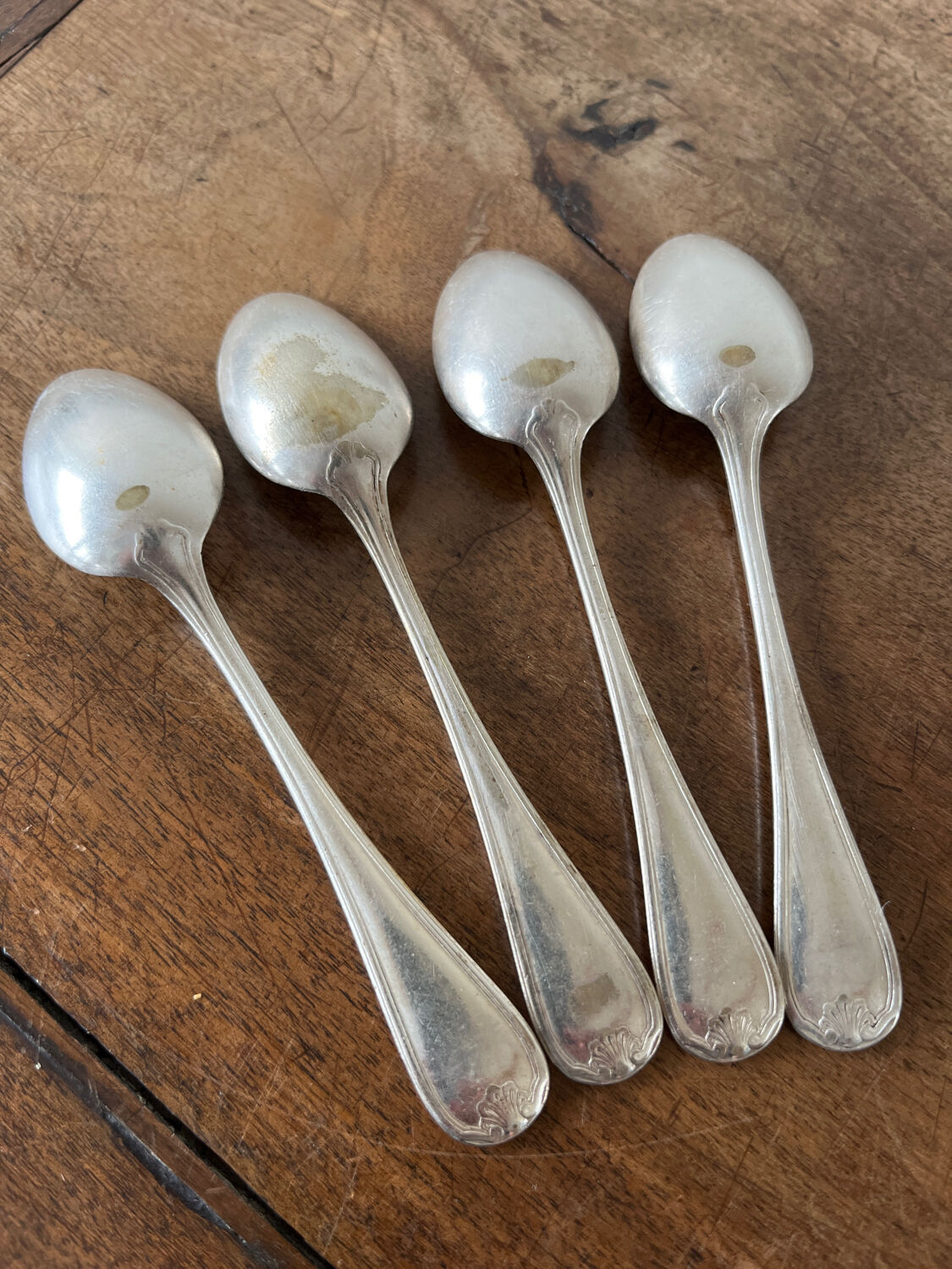 4 teaspoons in silver metal
