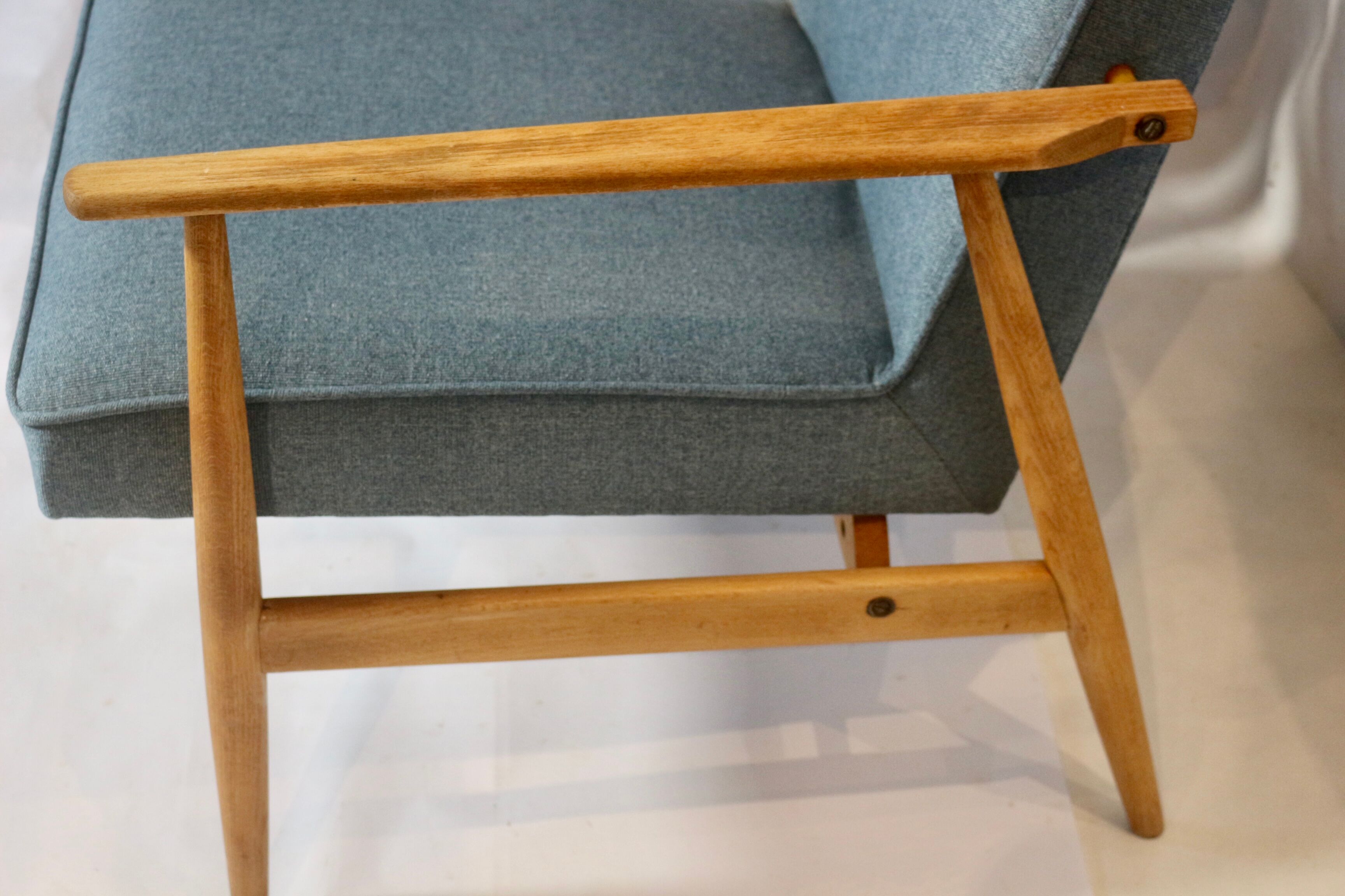 Pair of armchairs henryk lily 300-190s 1970