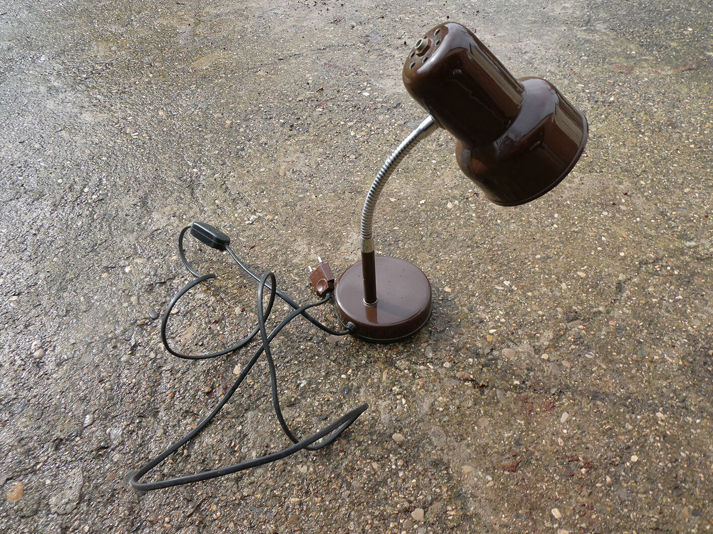 Articulated brown vintage office lamp
