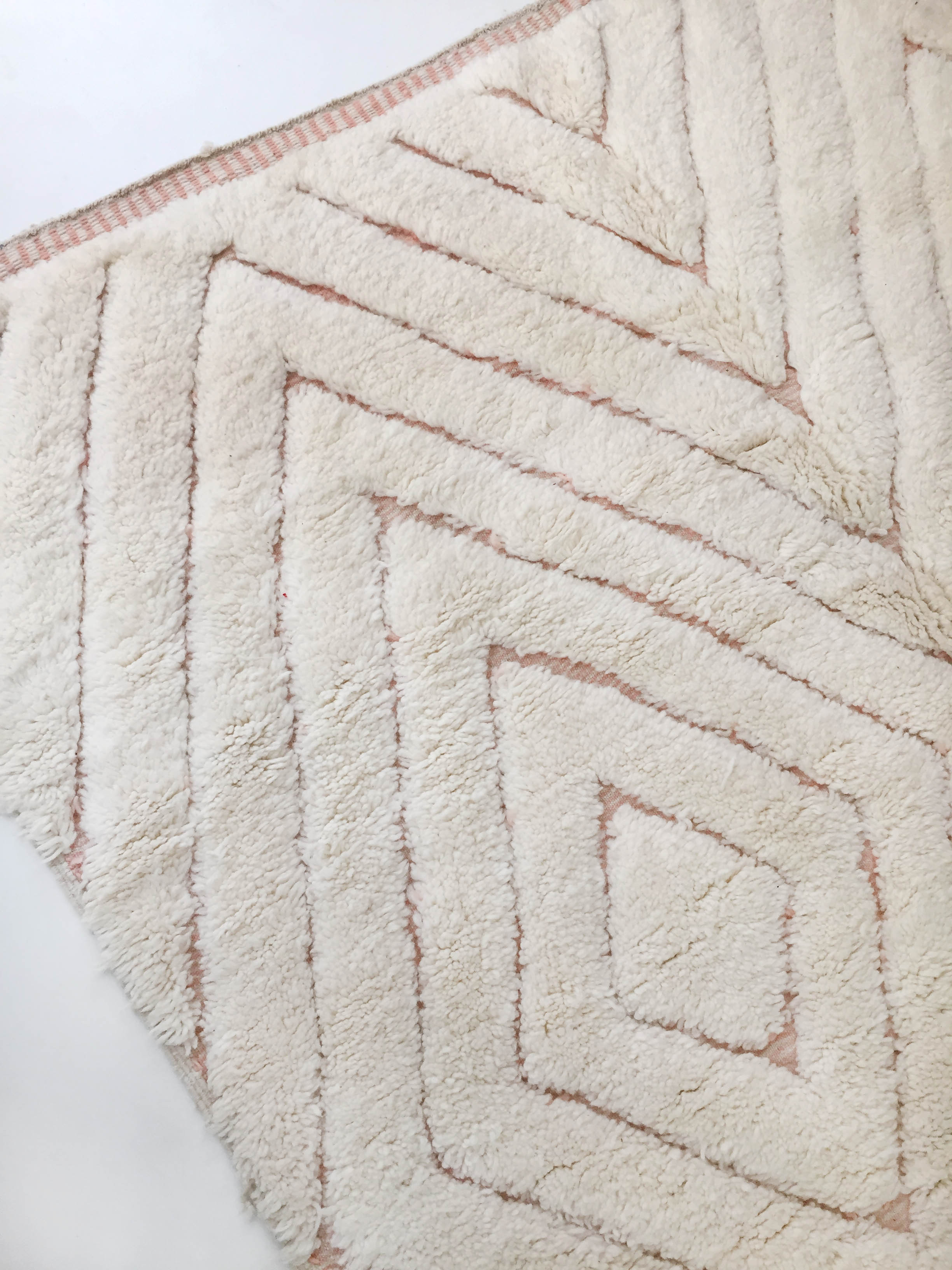 Moroccan Berber carpet blessed ouarain ecru with pink diamonds engraved 288x194cm