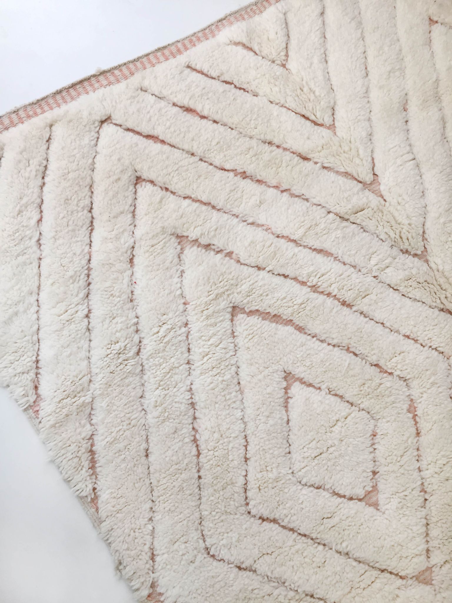 Moroccan Berber carpet blessed ouarain ecru with pink diamonds engraved 288x194cm