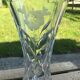 Vase en cristal décor ciselée fleur aux pétales dépolis