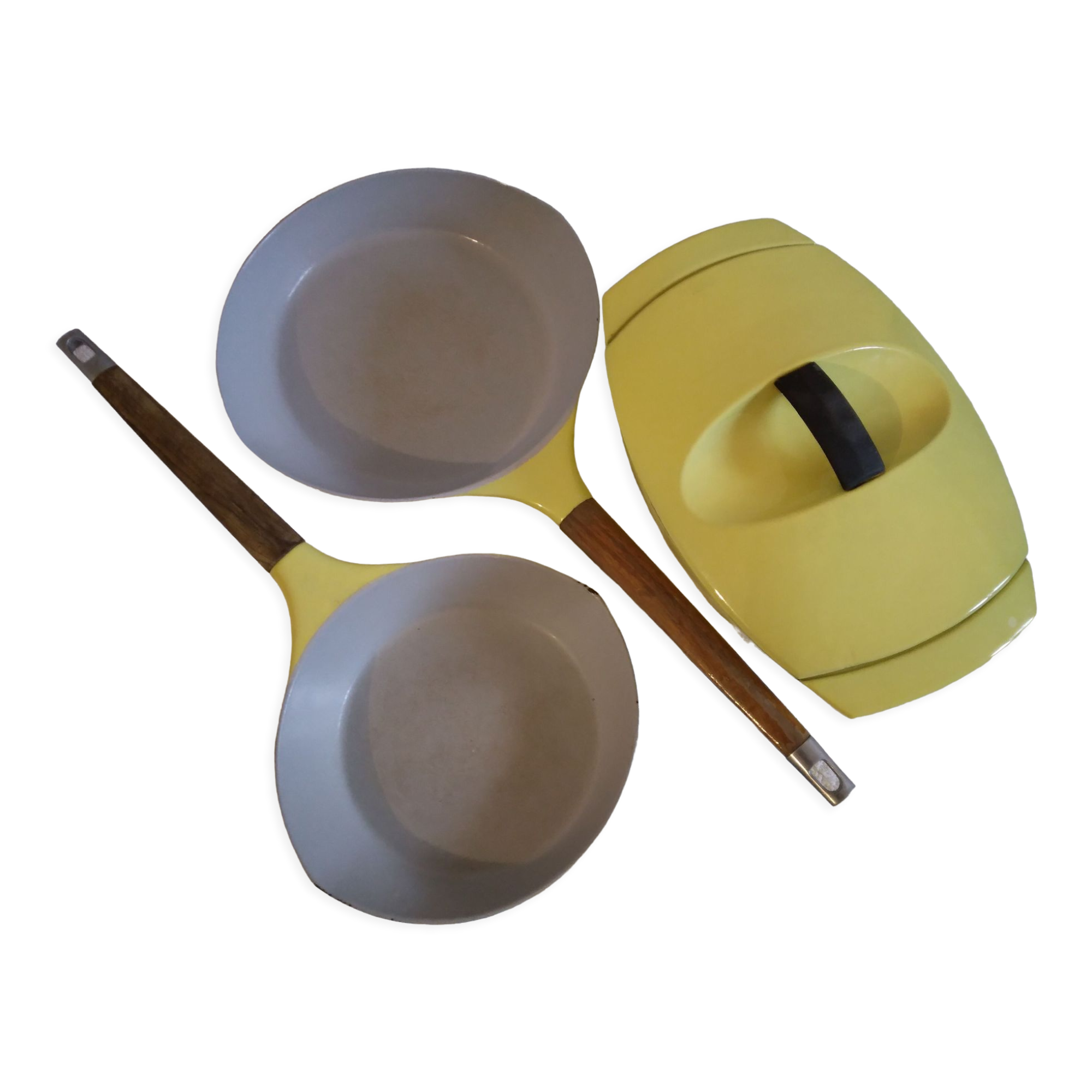 The Creuset cocotte Raymond Loewy enamelled yellow and 2 pans