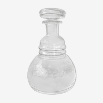 Carafe en verre ciselé