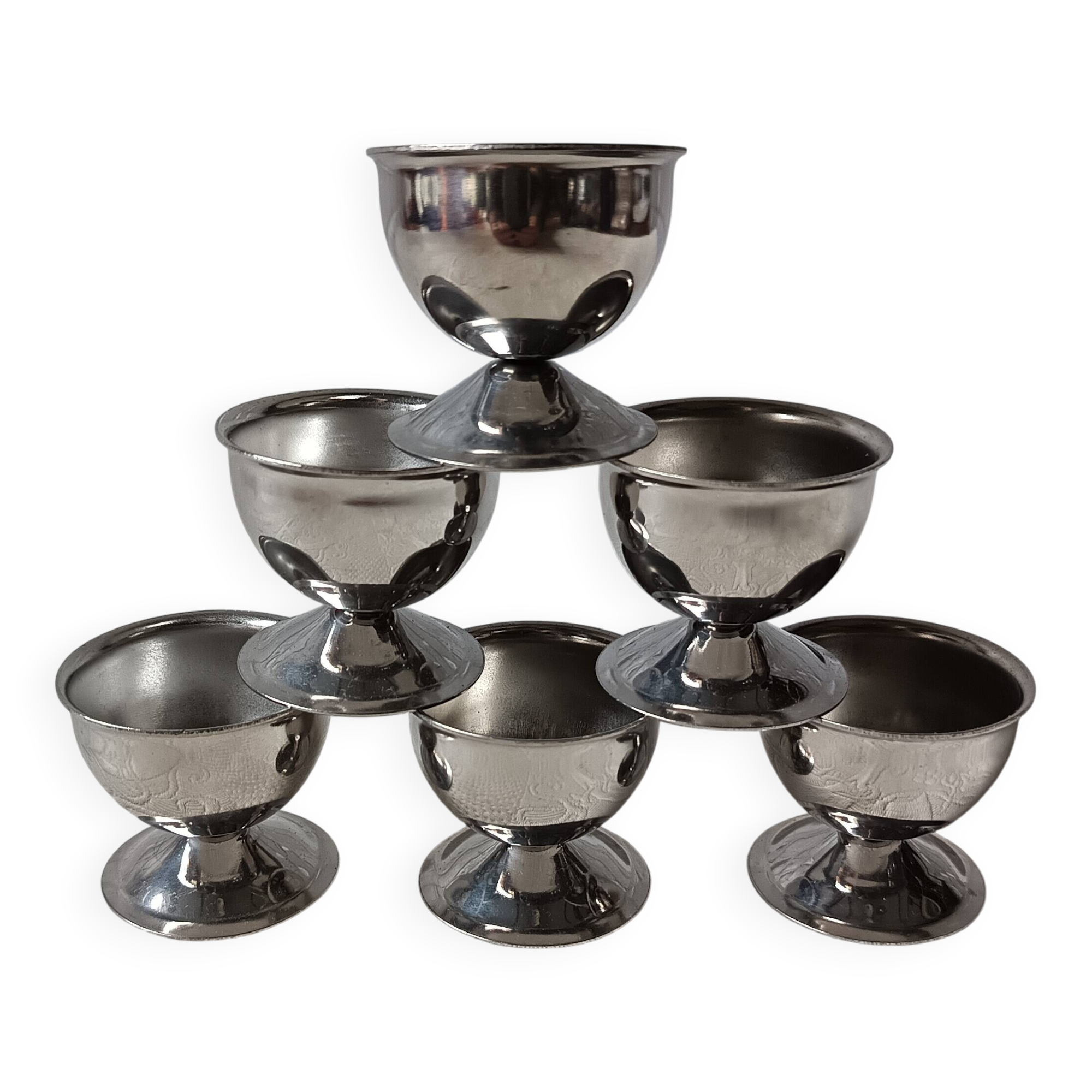 6 stainless steel egg cups for soft-boiled eggs by Guy Degrenne