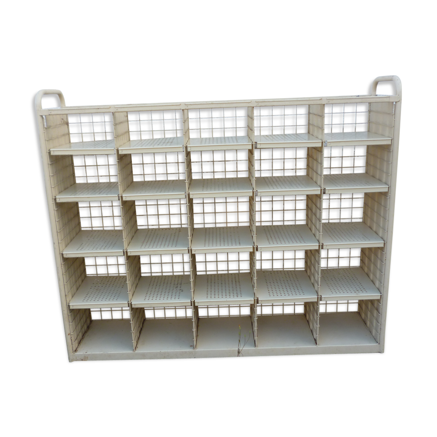 Large furniture storage 25 sorting lockers La Poste