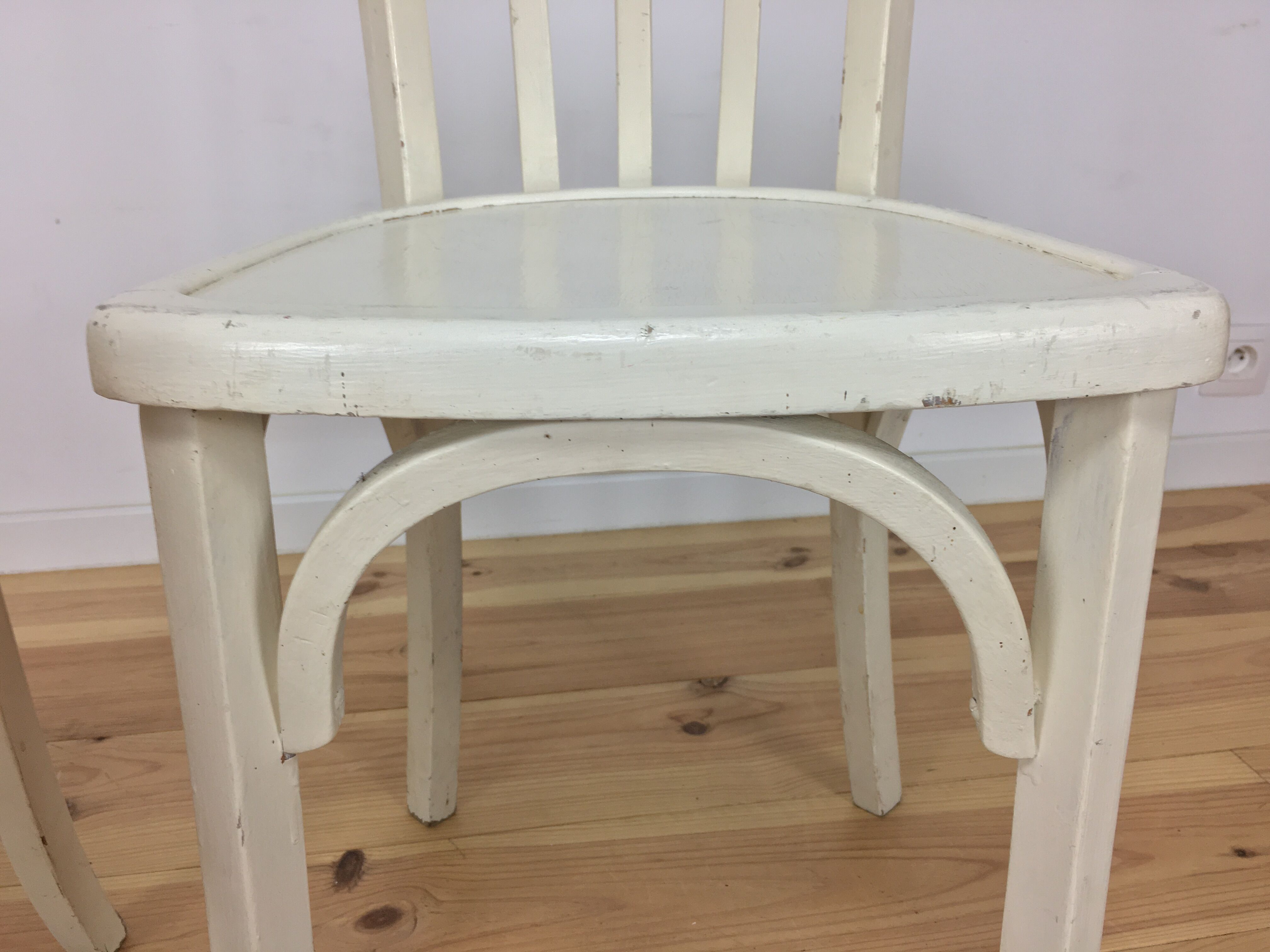 White Luterna vintage bistro chairs