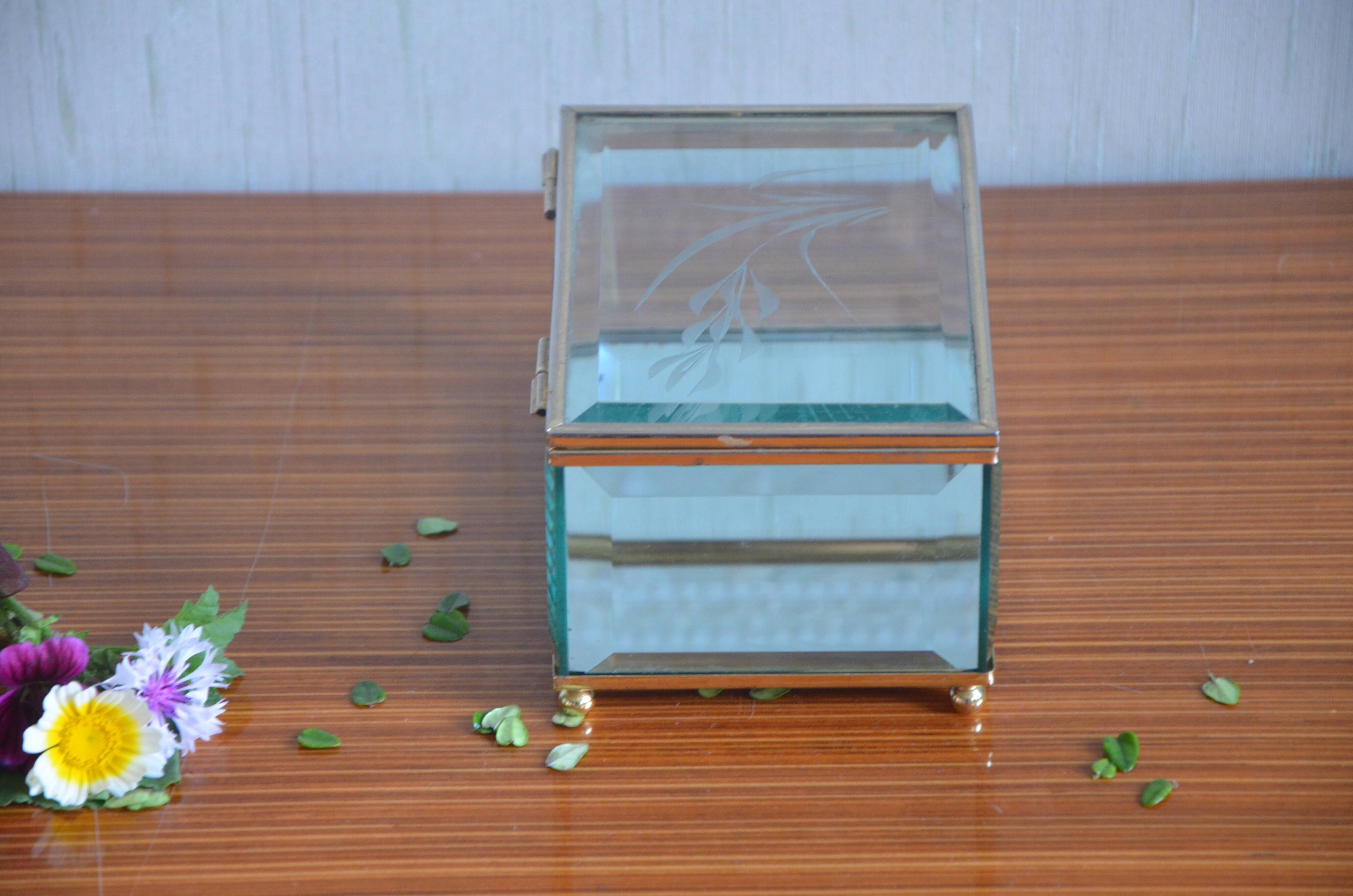 Glass and mirror jewellery box