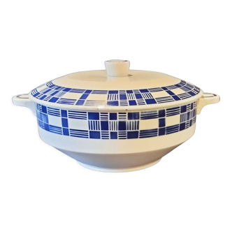 White tureen and blue cadrillage