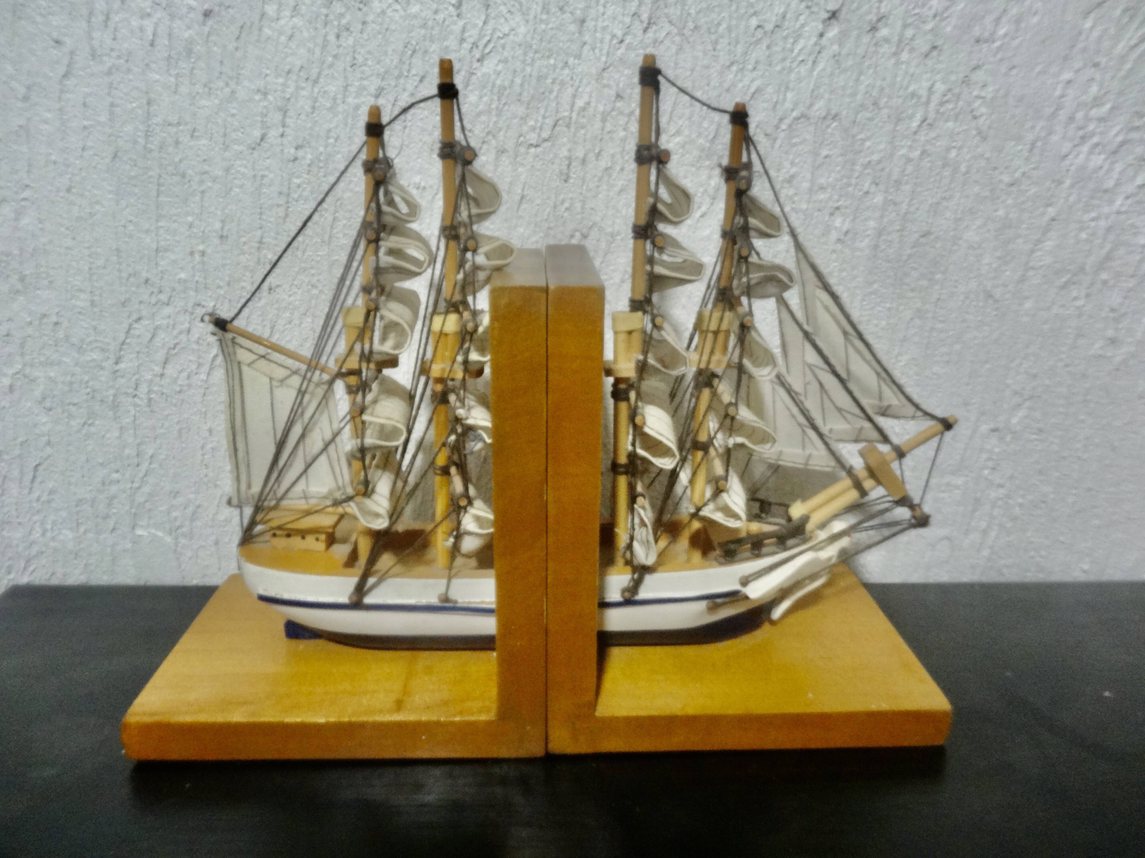 Serre-livres bateaux