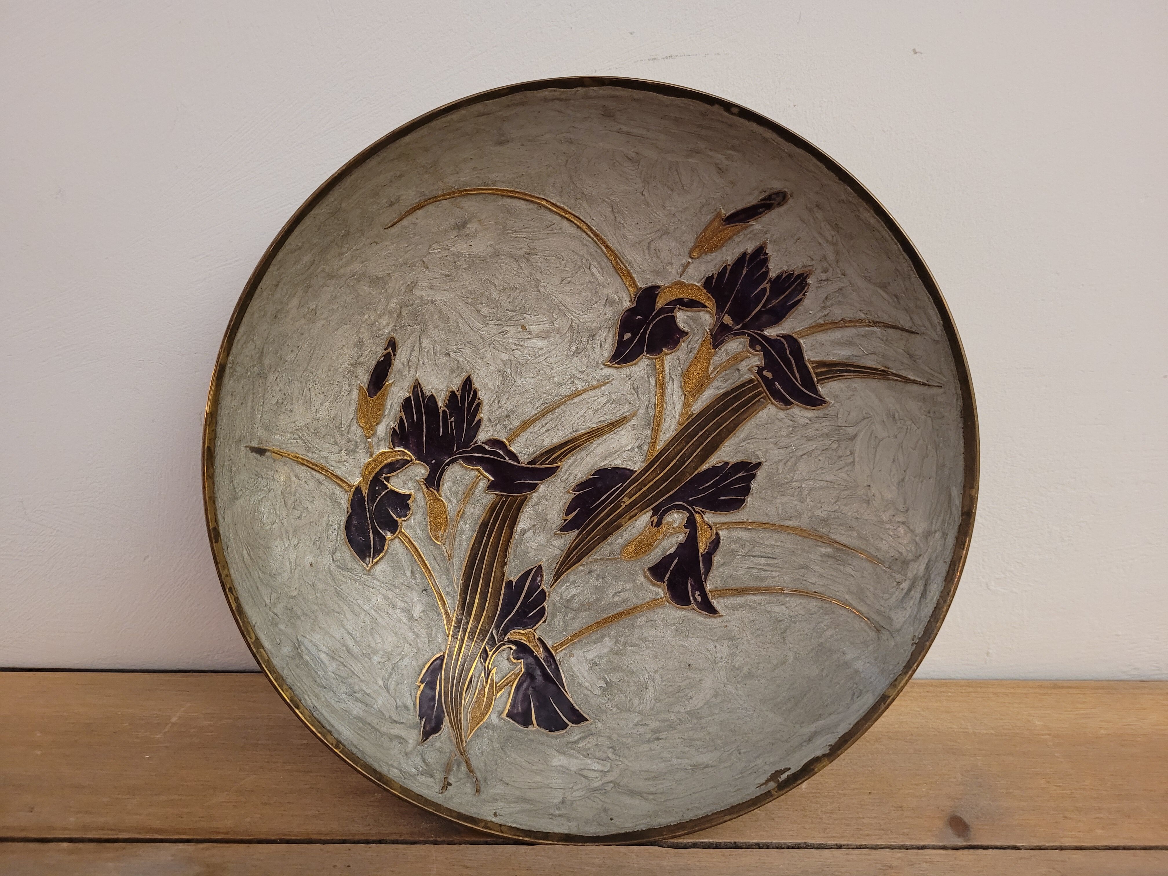 Empty partitioned brass pocket