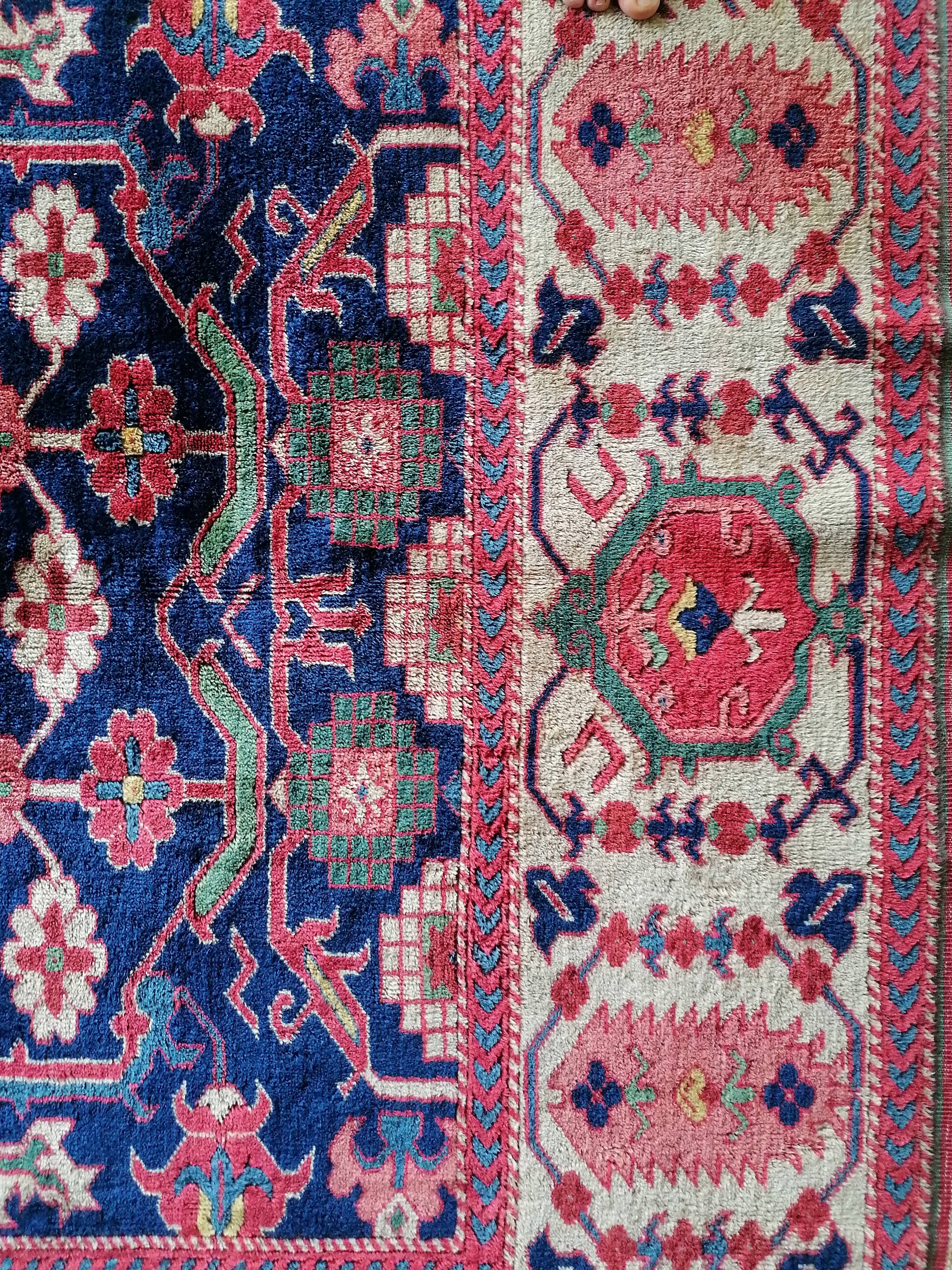 Antique Persian Heriz Afshar rug 200 x 276 cm