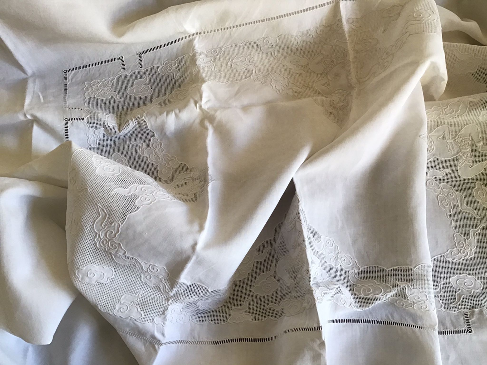 Japanese coat of white linen yarn