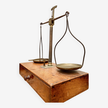 Jeweler's scale