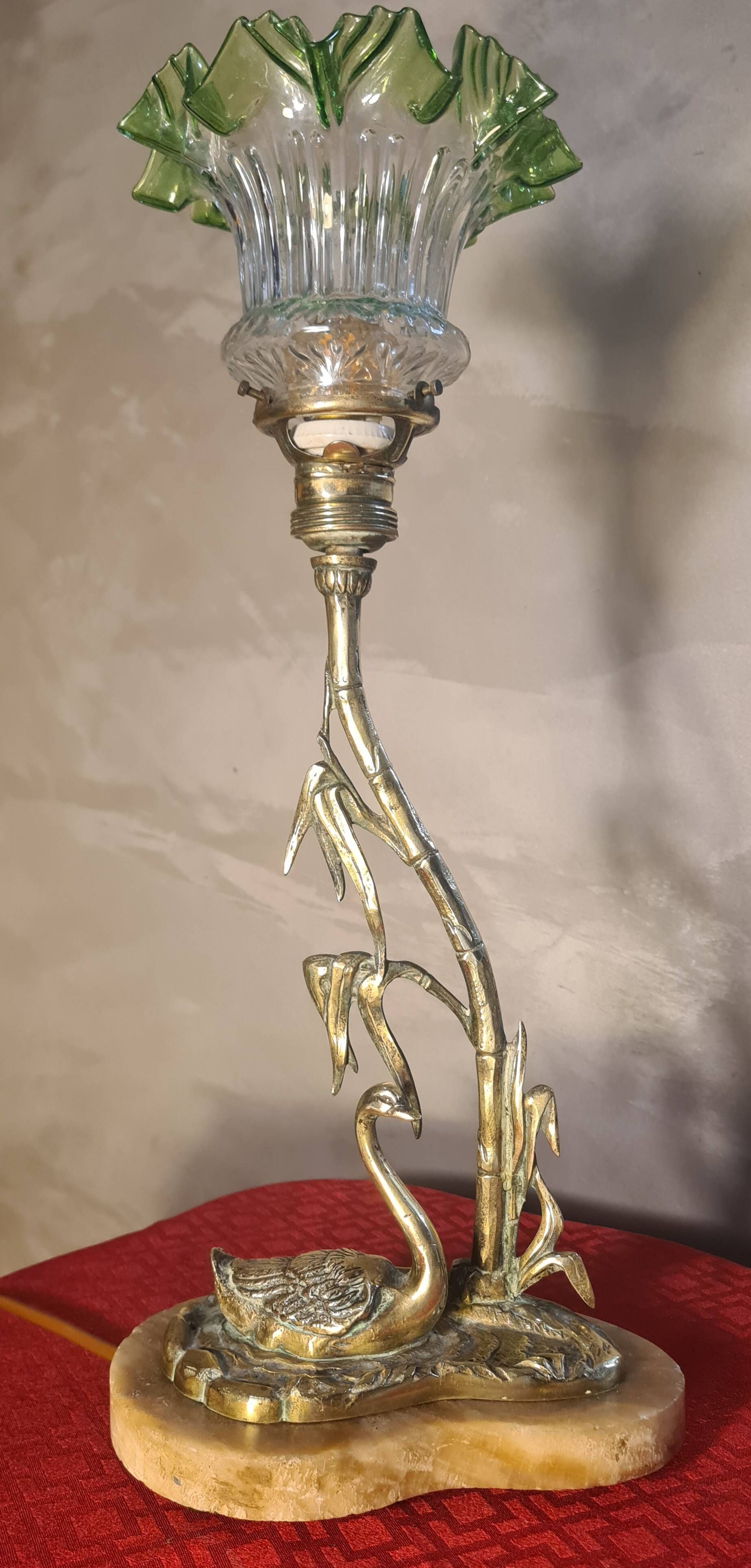 bronze lamp with marble, beautiful work by a bronzier, 1910 at 40 and fine tulip