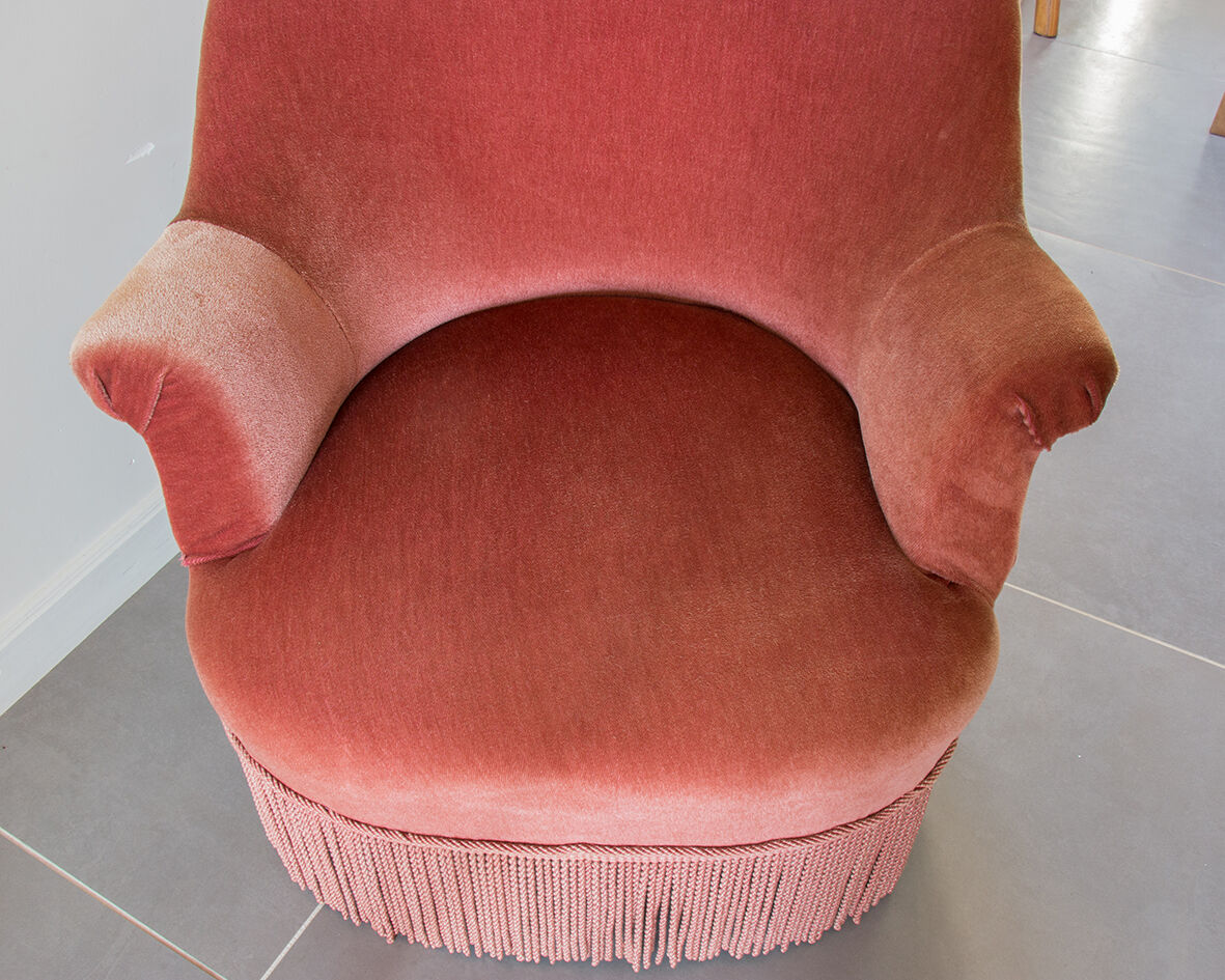 Old rose toad armchair