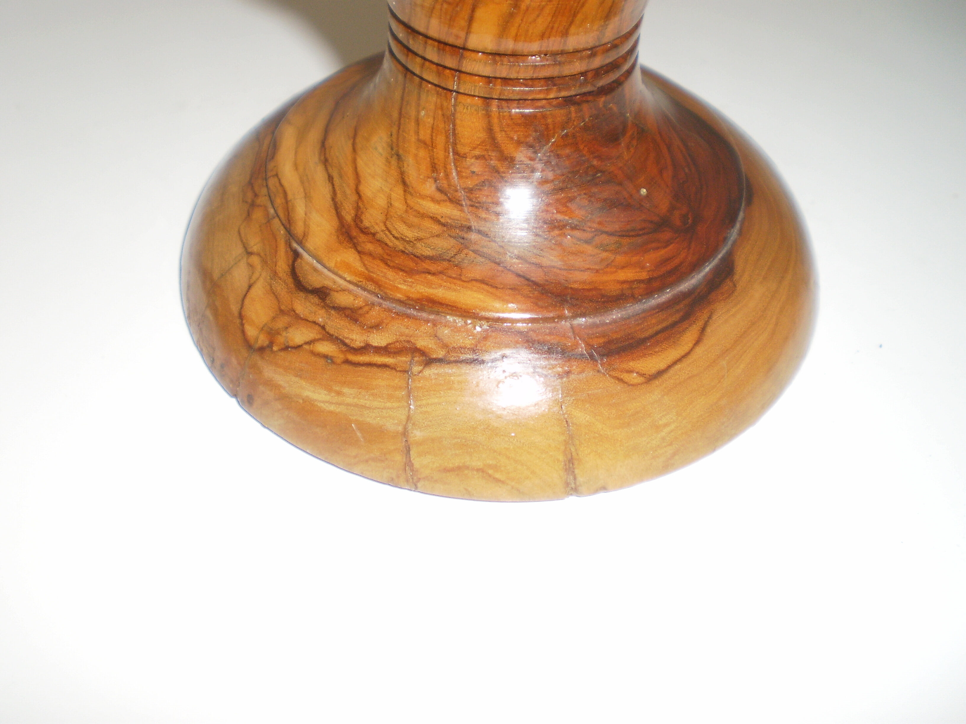 Olivier wood vase