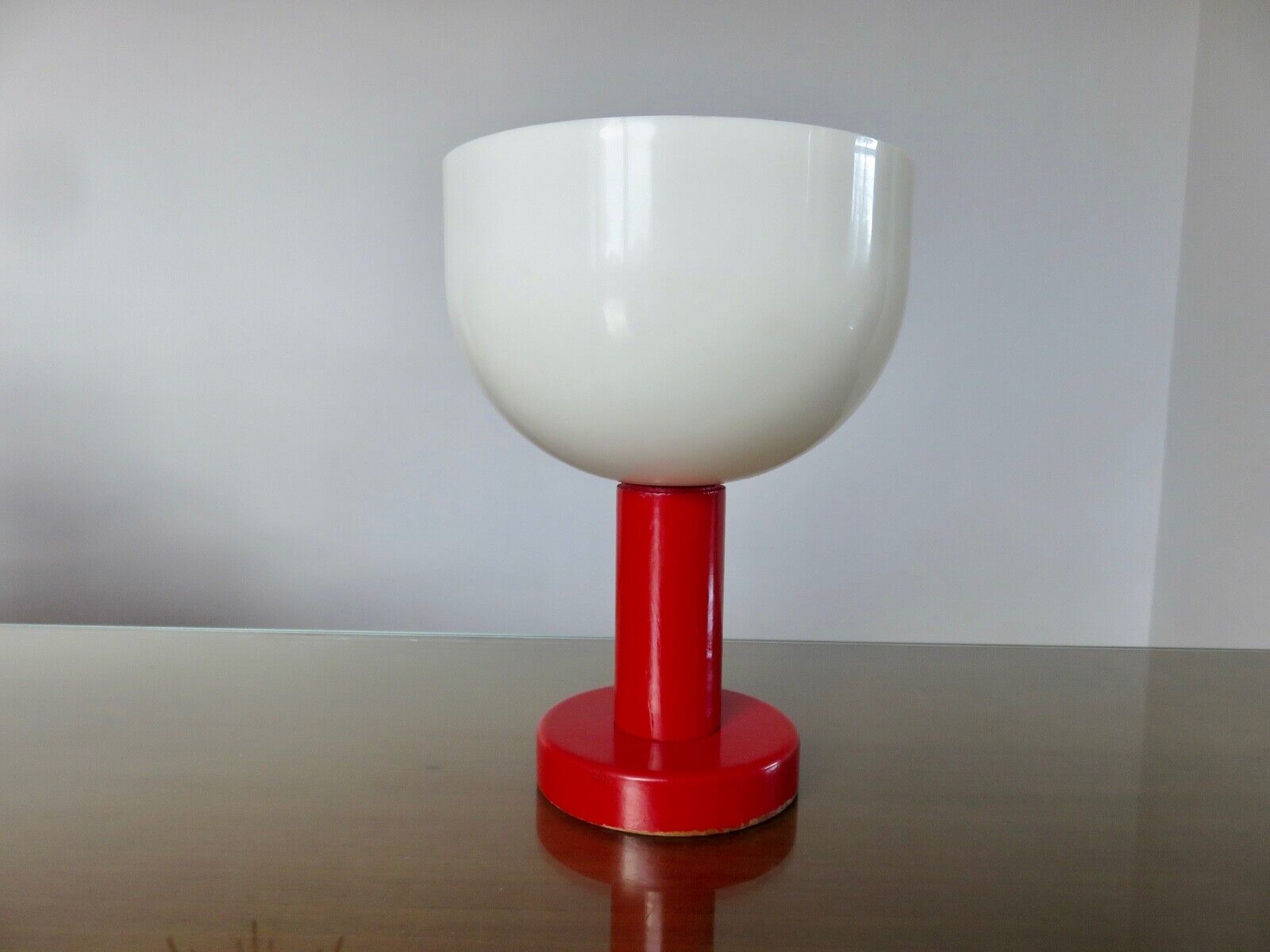 Red lacquered wood lamp and light diffuser in perspex 1980