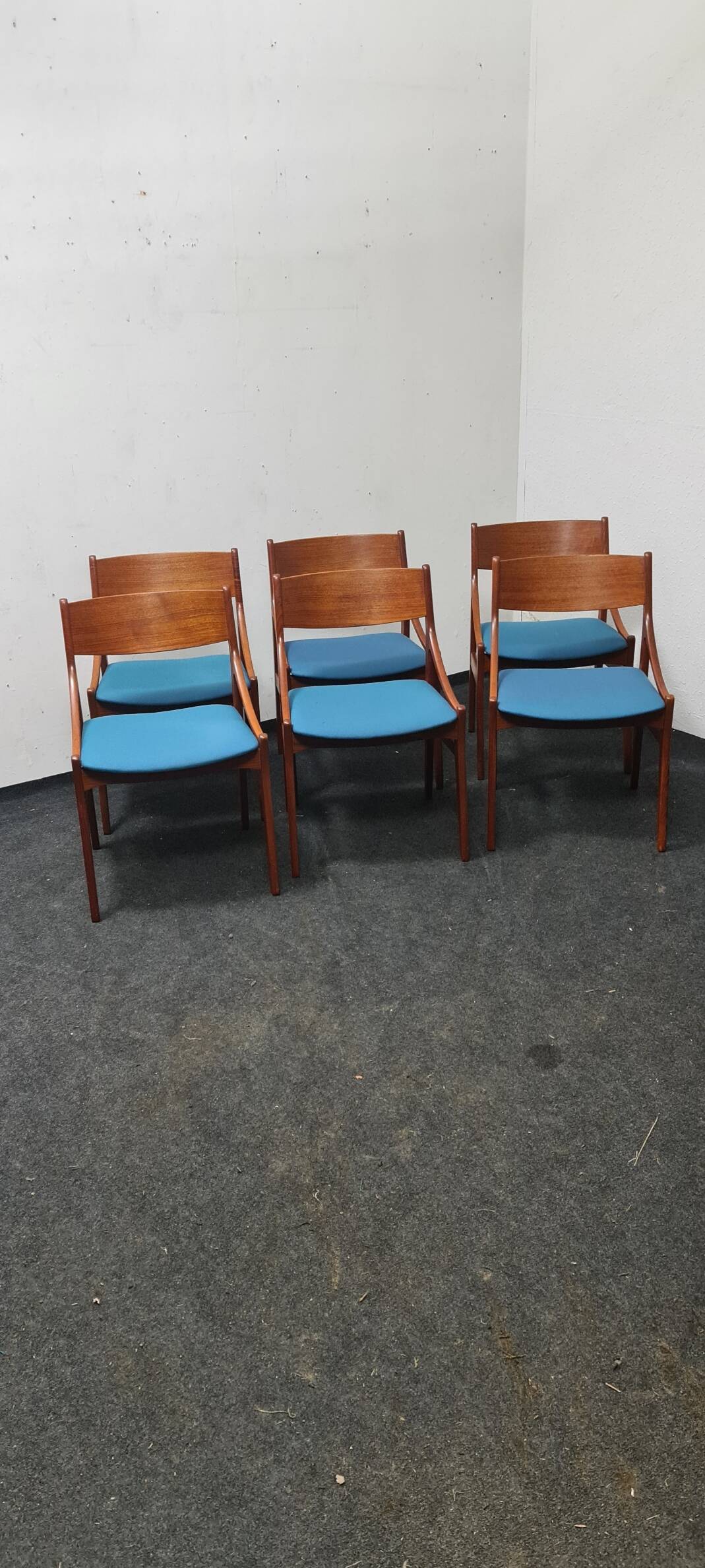 A set of 6 Vintage Danish design dining chairs by Vestervig Eriksen