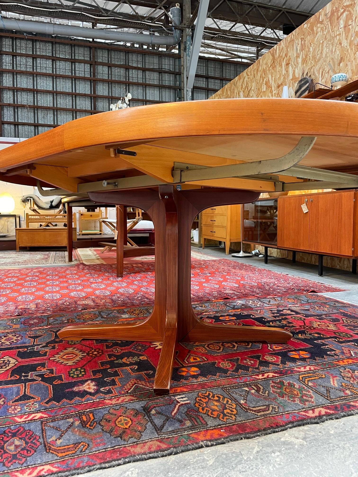 Baumann round teak table, vintage 1970s, Roche Bobois