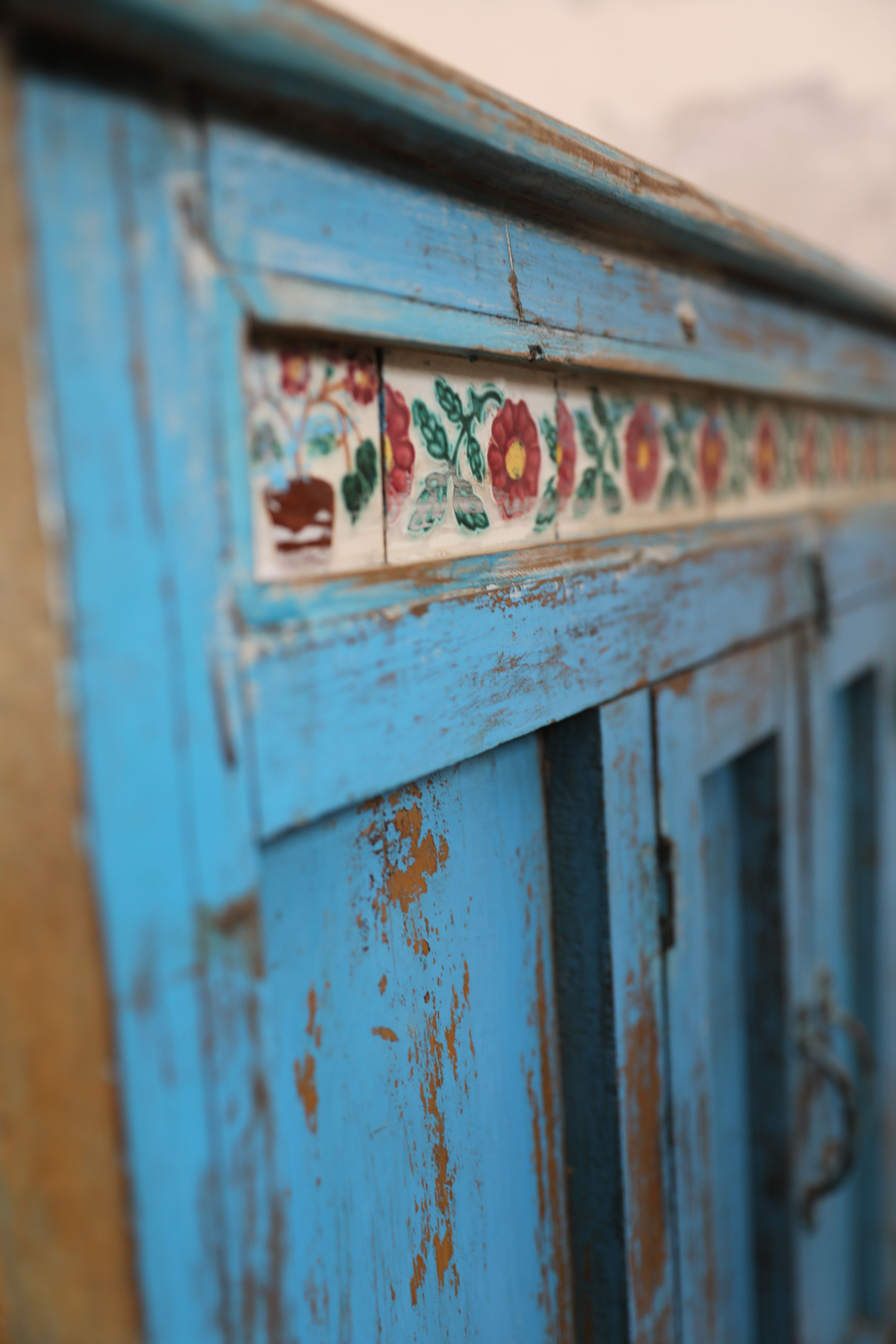 Indian storage cabinet 4 central doors, unique piece
