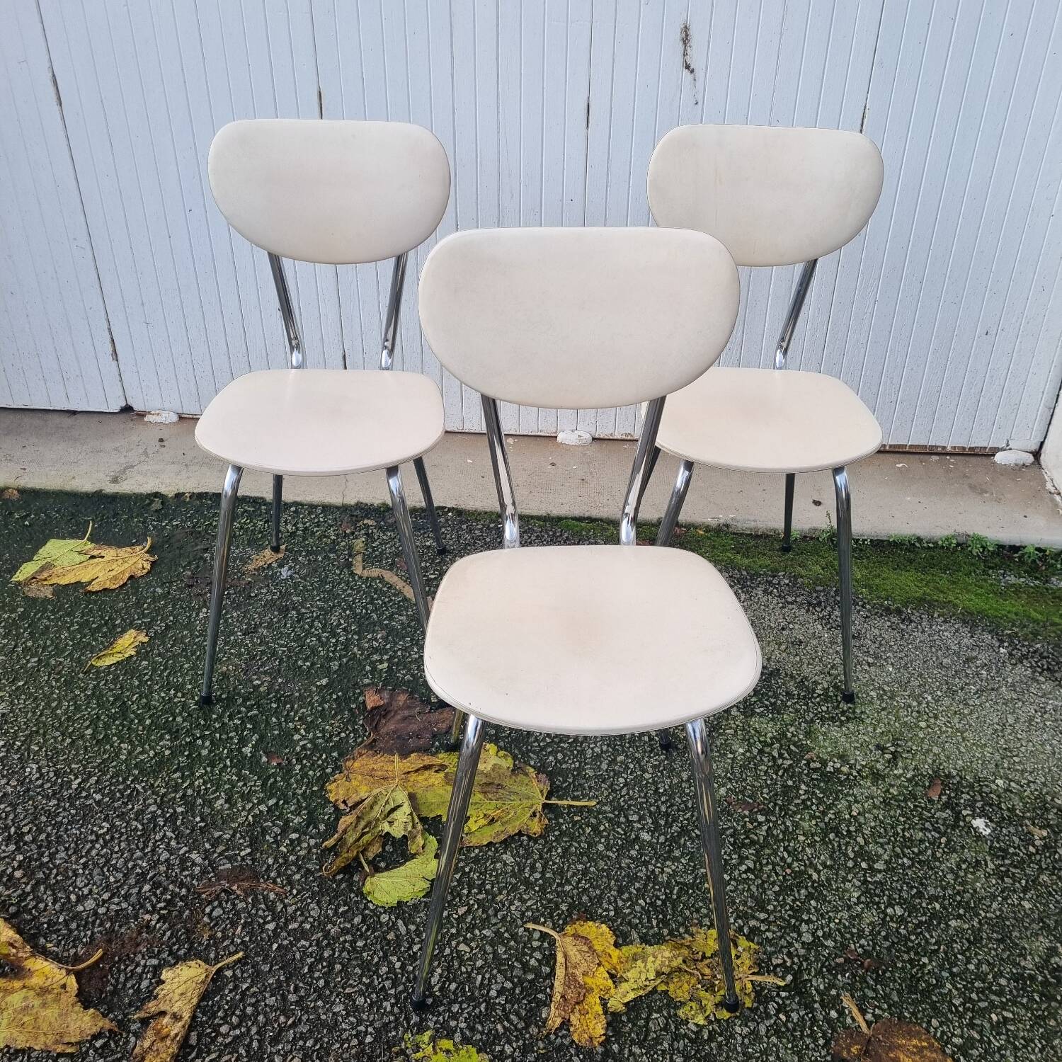 3 white vinyl chairs from 1970