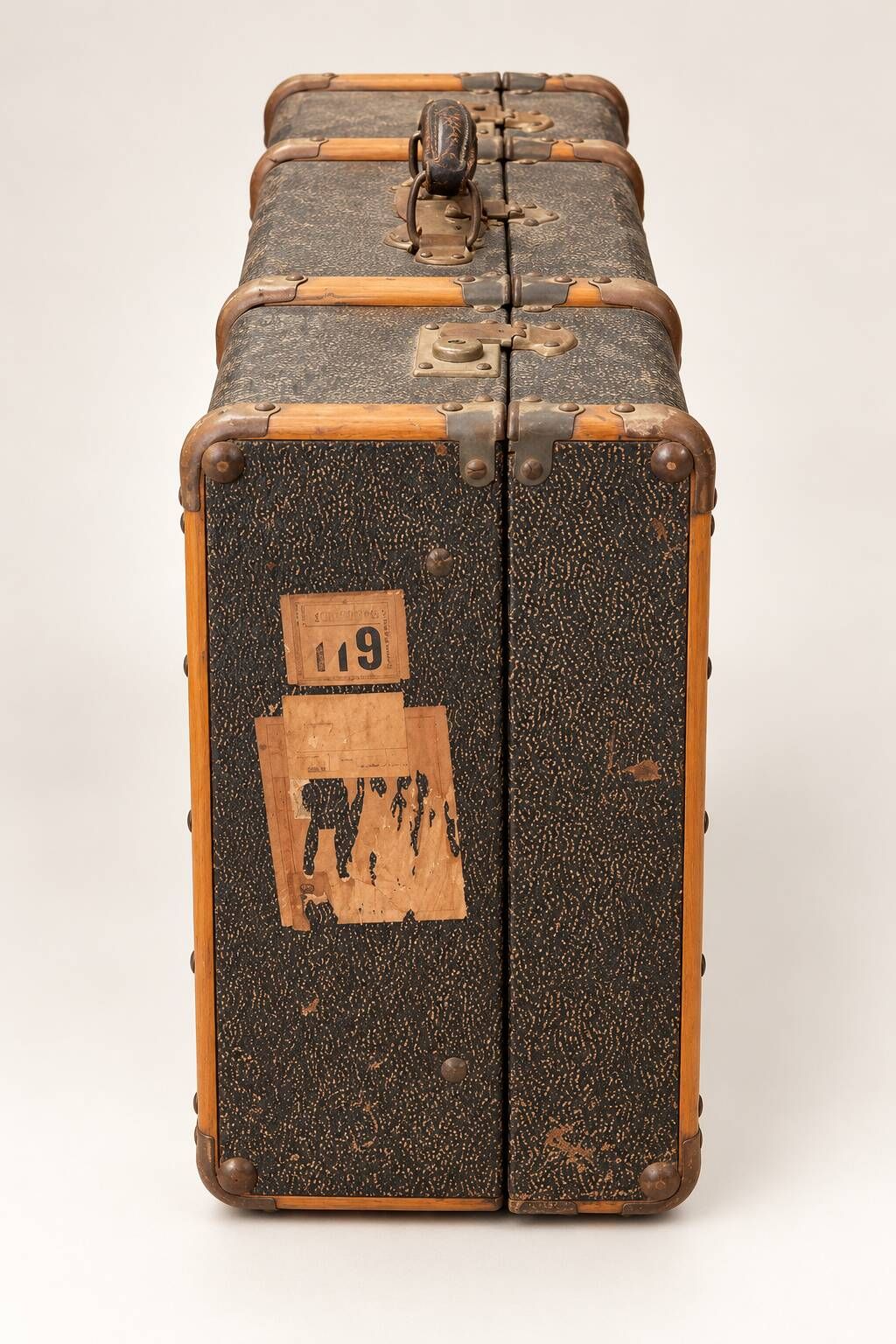 Vintage travel trunk – Wood, textured canvas and metal fittings