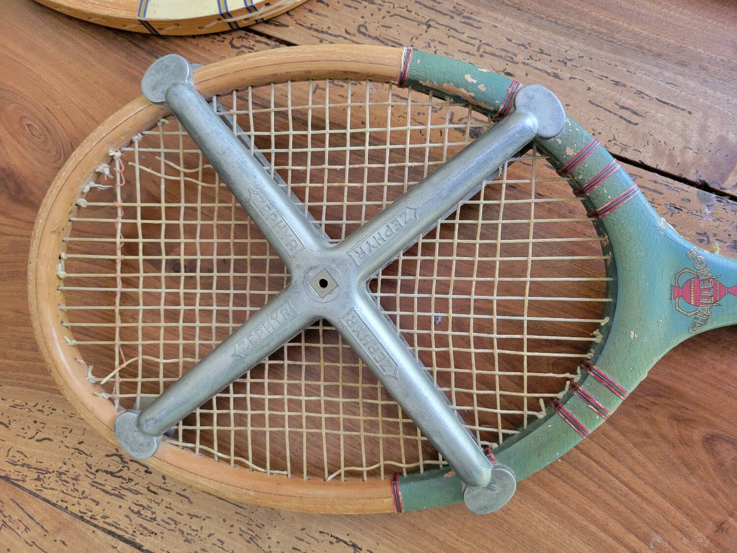 Paire d anciennes raquettes de tennis vers 1930