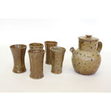 Sandstone teapot from La Borne and 5 cups signed Tiffoche, 1970s.