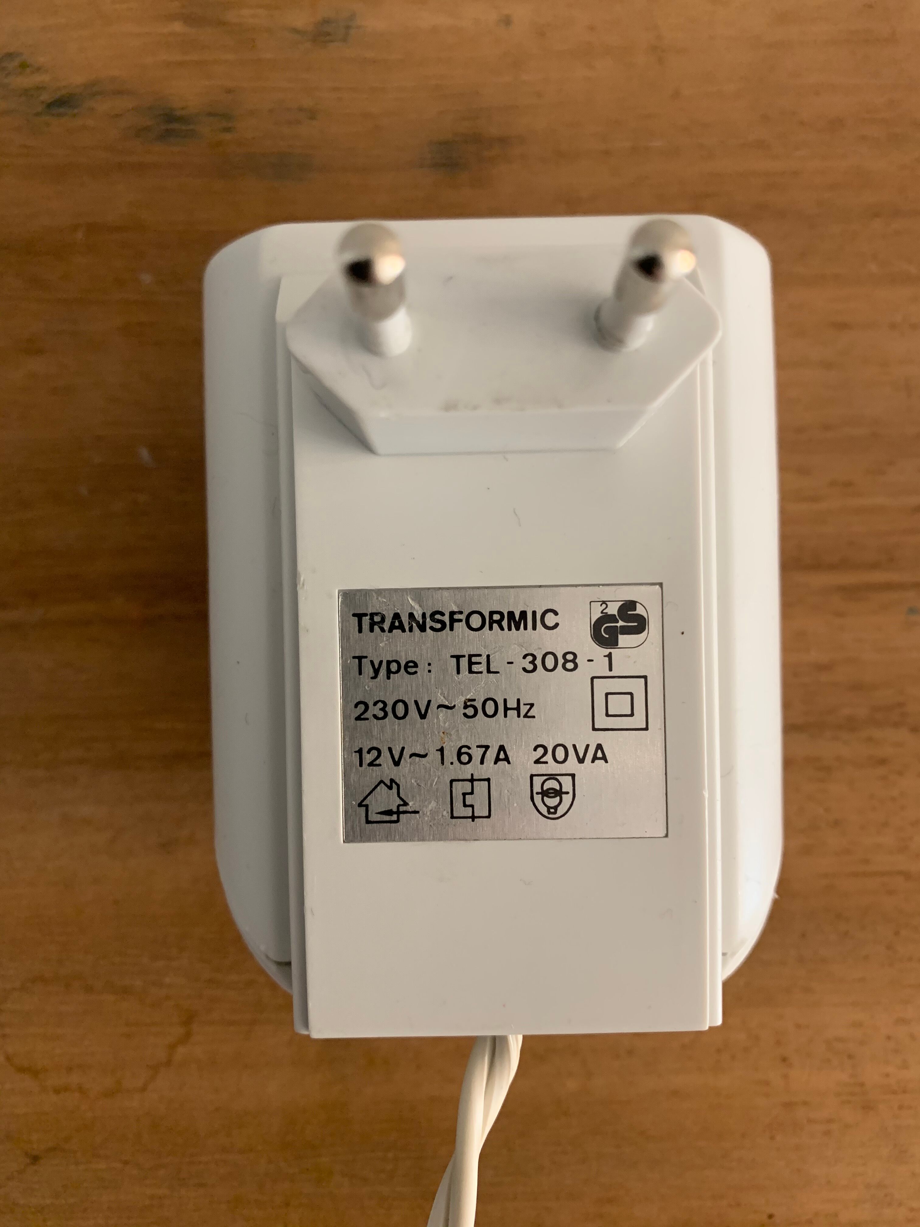 White pyramid desk lamp embnched white pyramid Lungean and Pellmann 1980