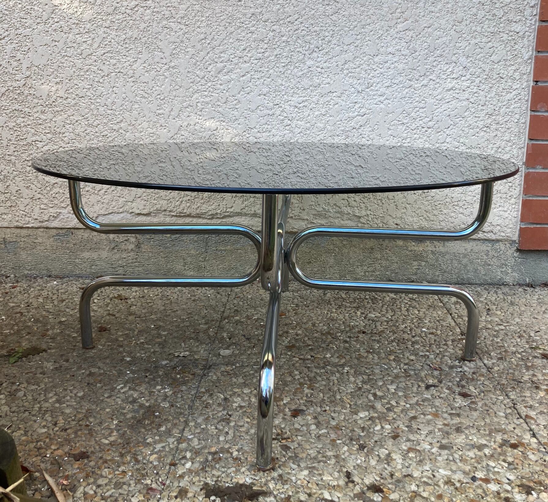Table basse vintage en verre fumé et chrome