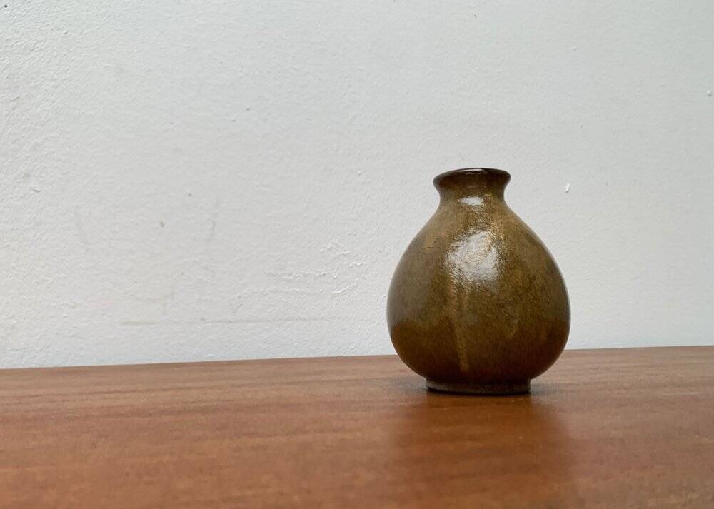 Mid-century German minimalist studio pottery vase by Gudrun Friedrich, Rügen.