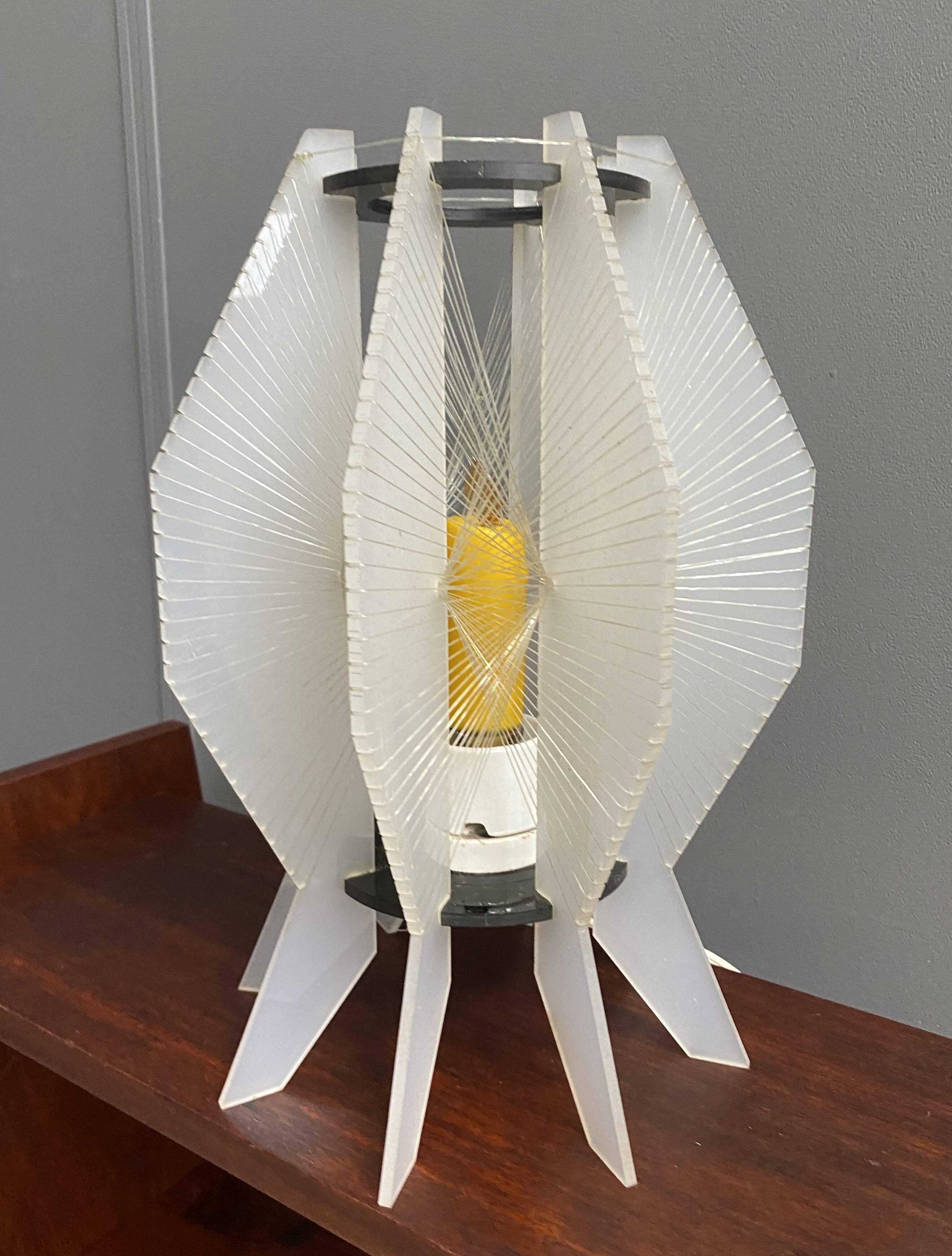 White accrylic wire table lamp 1970s