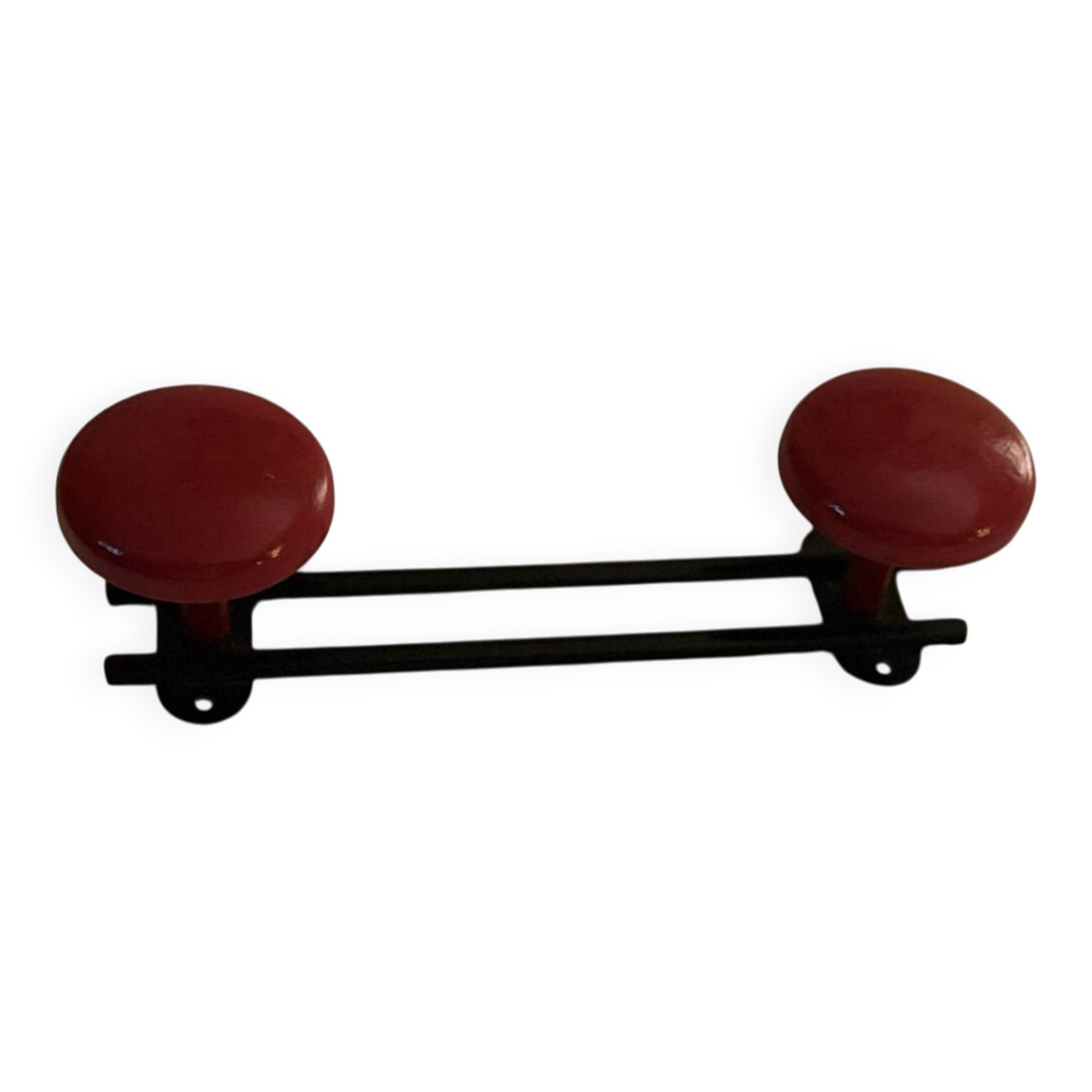 Patère double d’école. Rouge grenat métal rouge