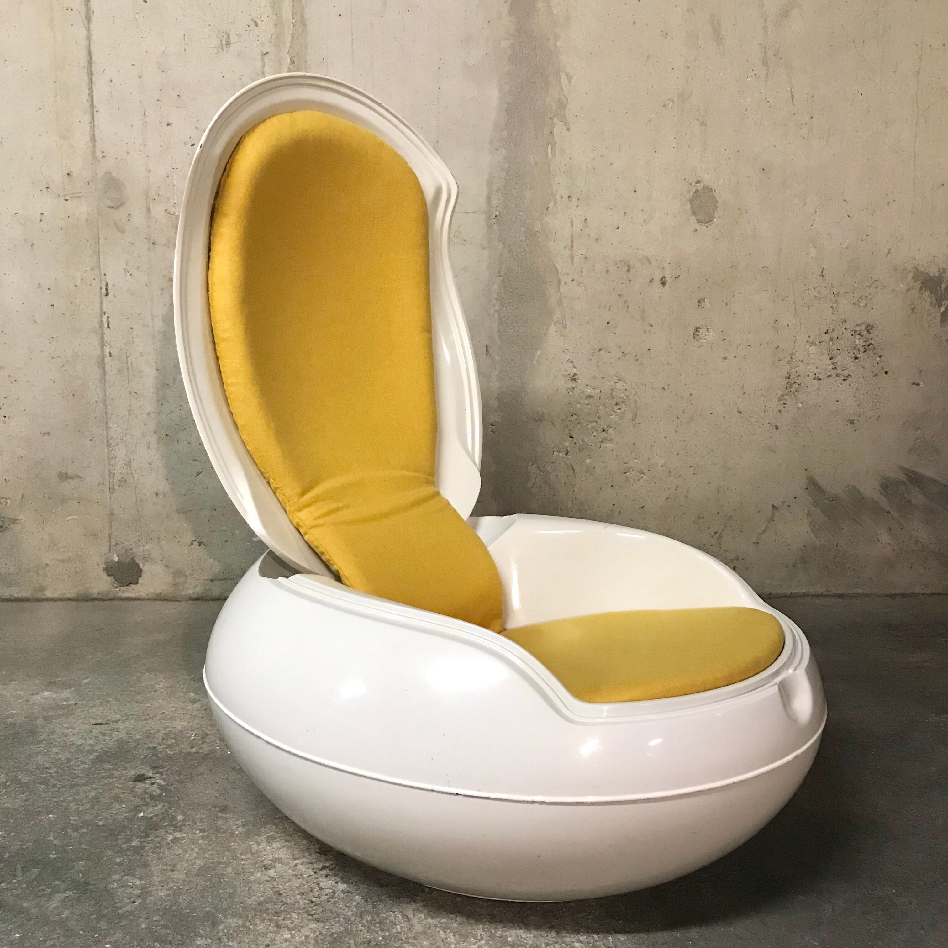 Peter Ghyczy's egg seat, Form Life collection 1970