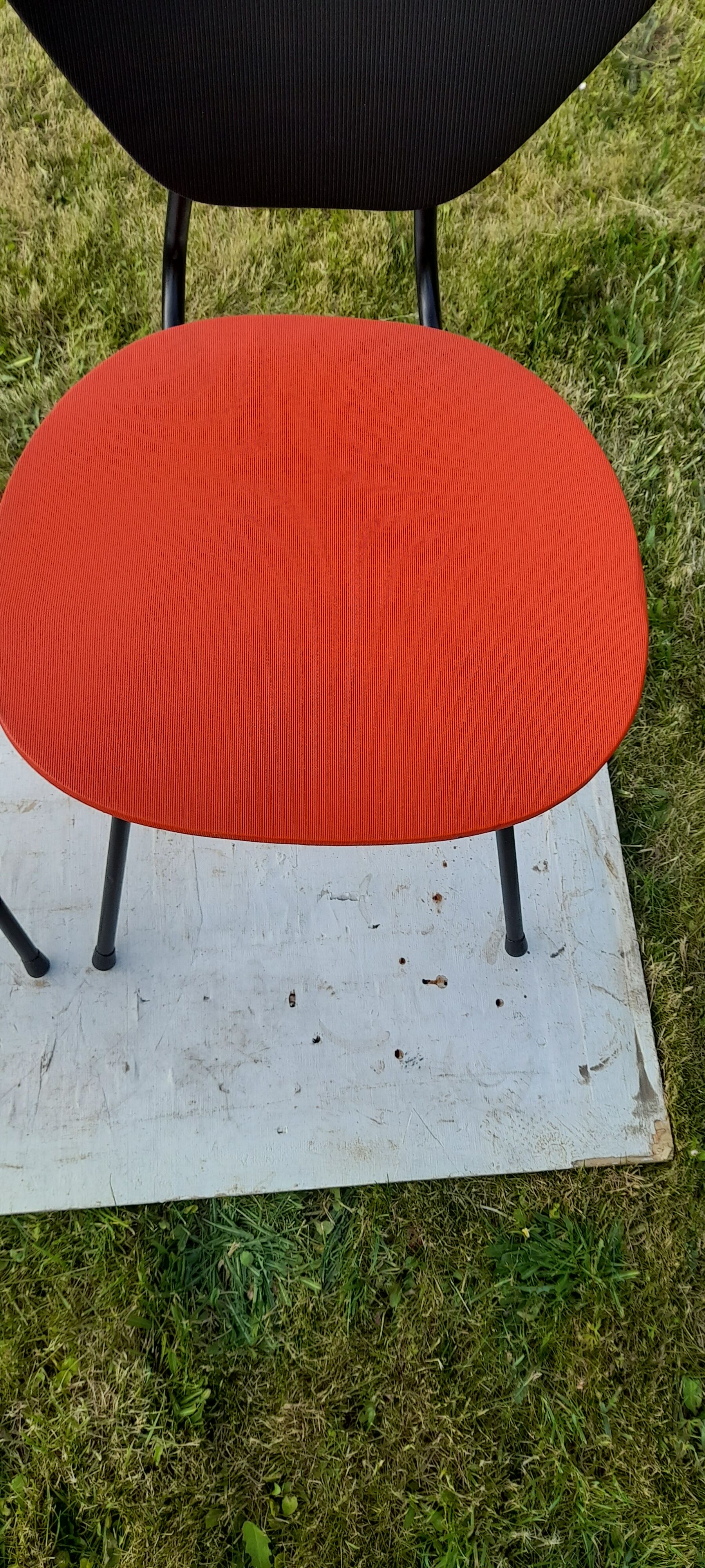2 ant chairs in black and red skaï feet in black metal