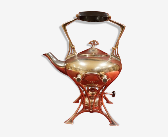 Théière sur pied de style art nouveau