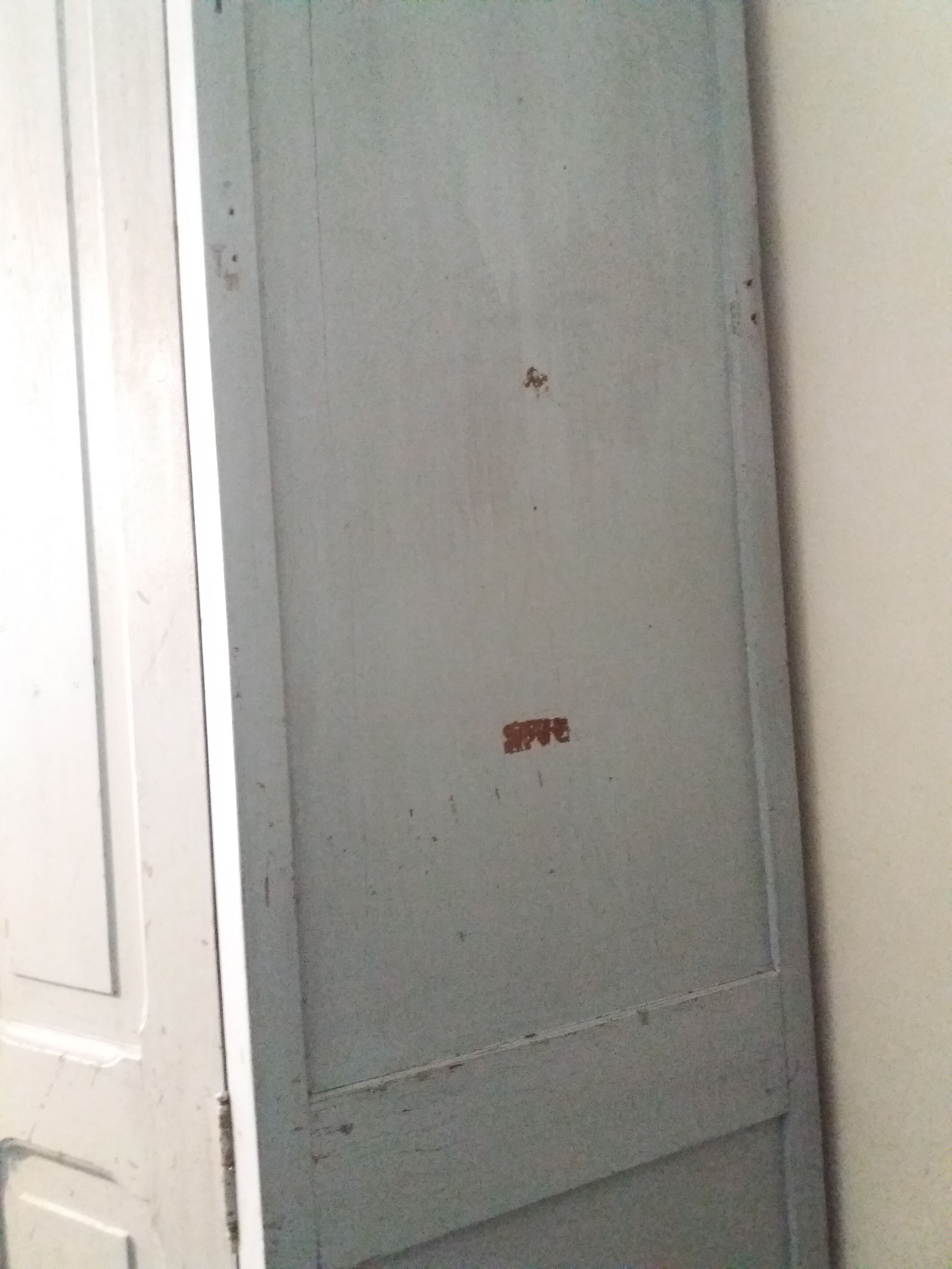 Armoire parisienne