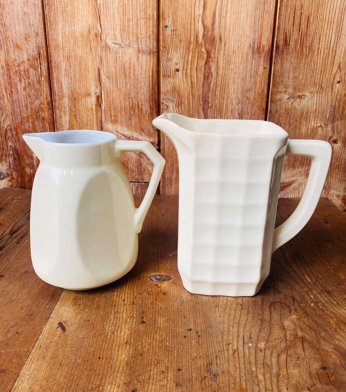A pair of vintage ceramic jugs from the 1950s.