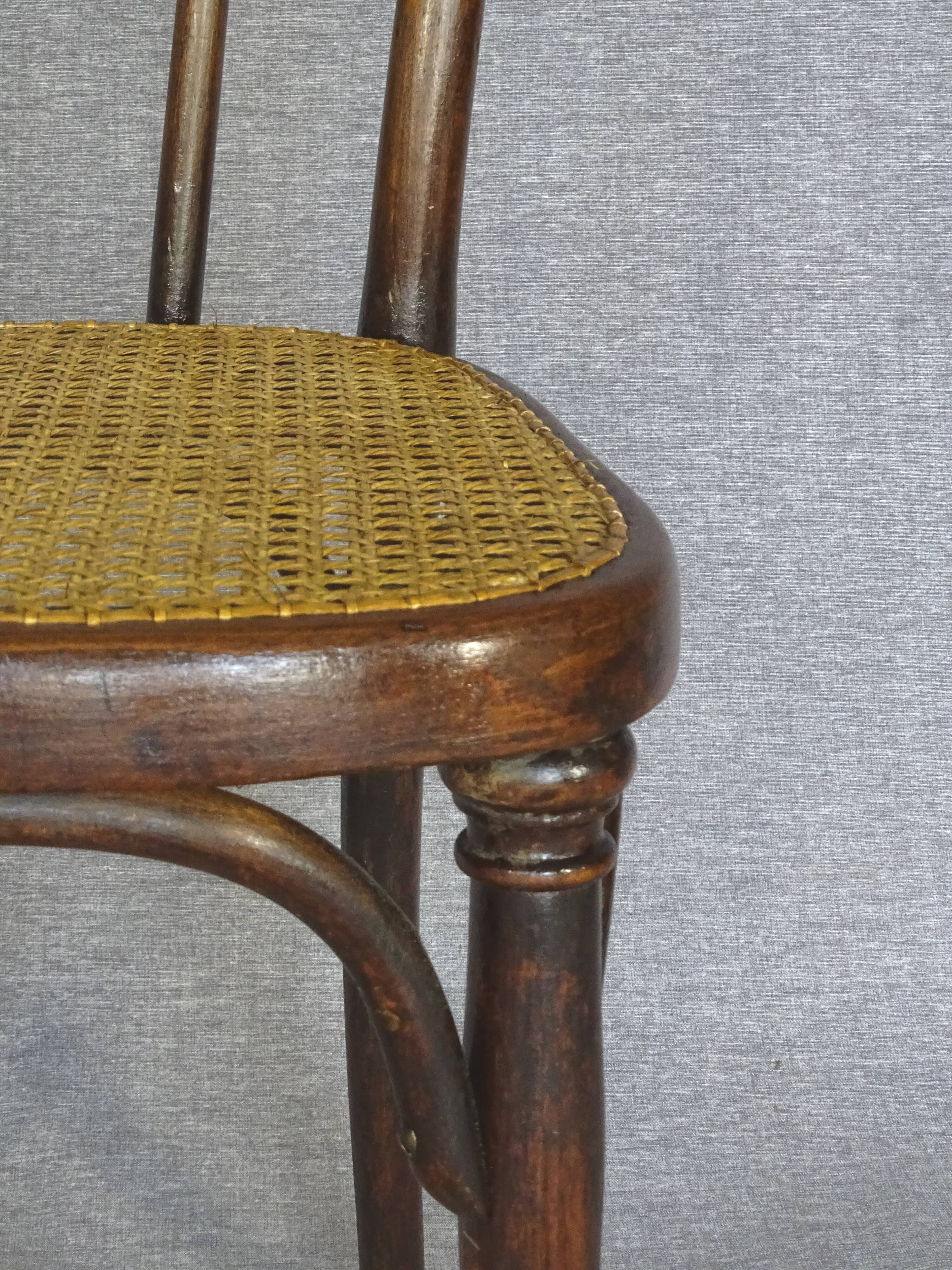 Thonet Chair No. 130 -1/2 from 1904, perfect caning