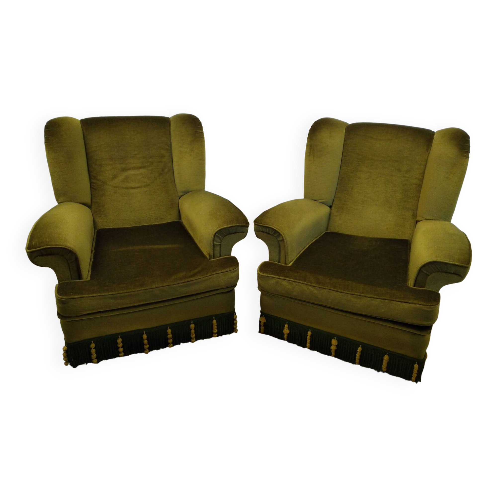 Armchairs with fringes and velvet ears