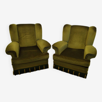 Fringed armchairs and velvet ears