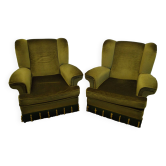 Fringed armchairs and velvet ears