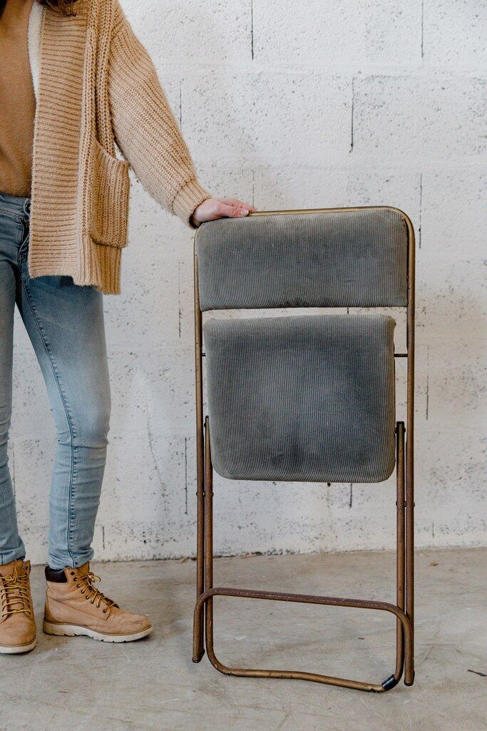 Folding velvet chair