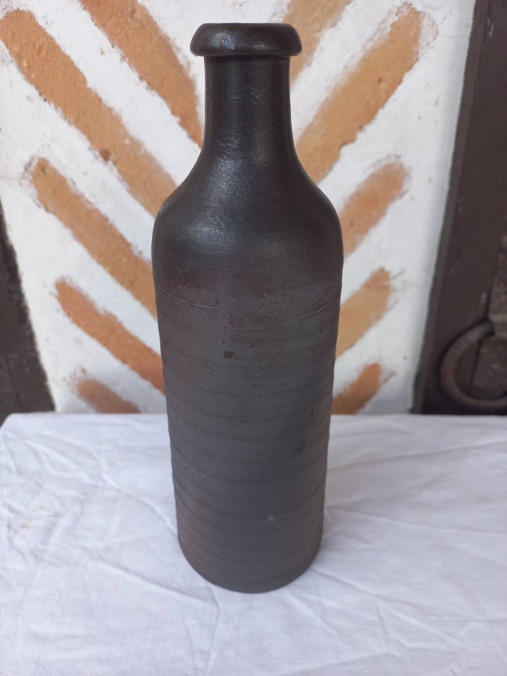 Anthracite brown vase bottle
