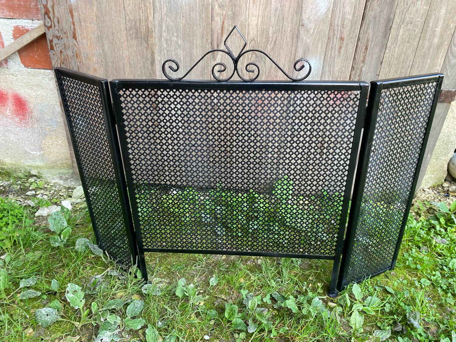Fireplace screen black metal perforated sheet 3 vintage leaves