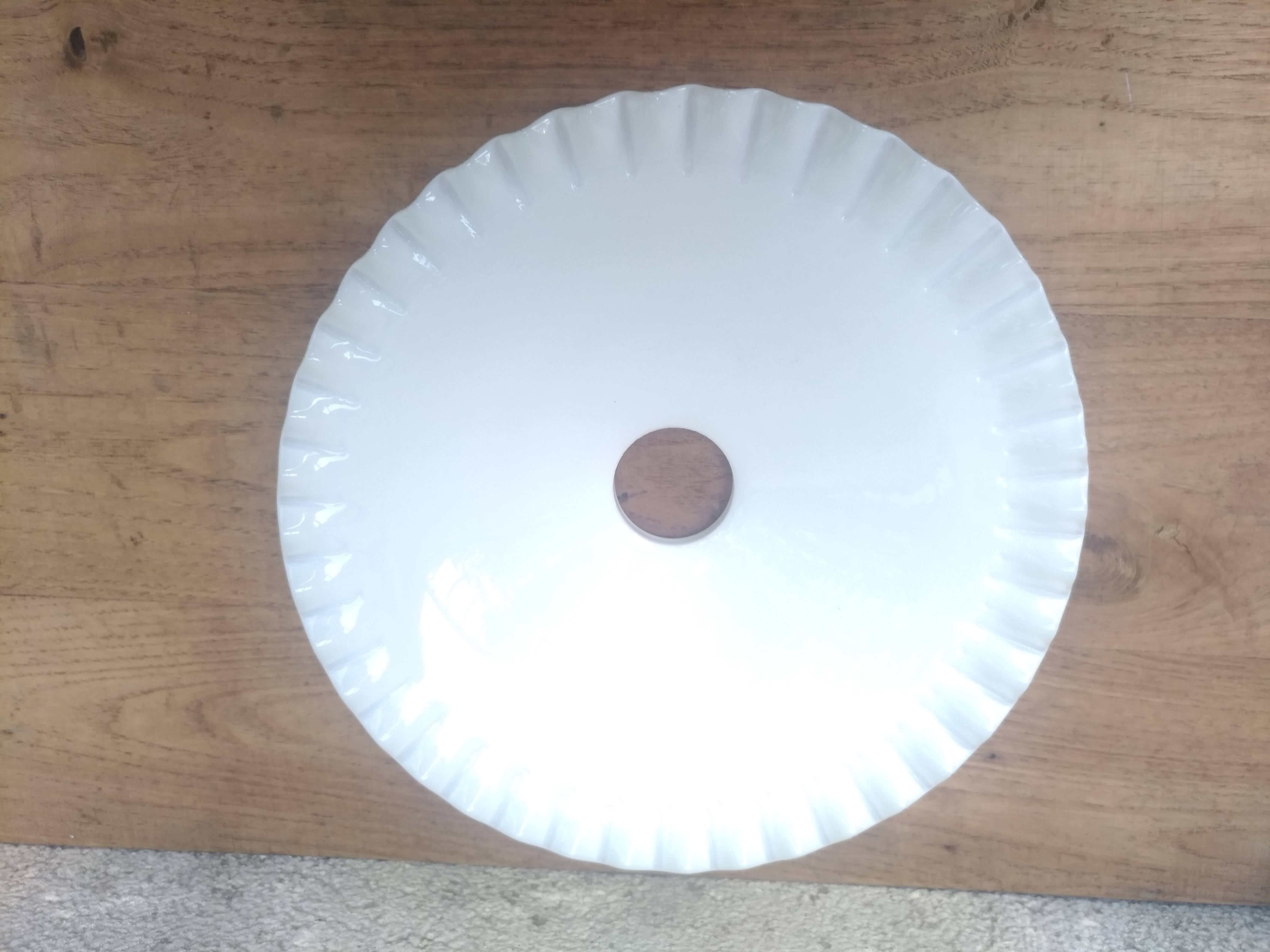 Serrated opaline lampshade cup