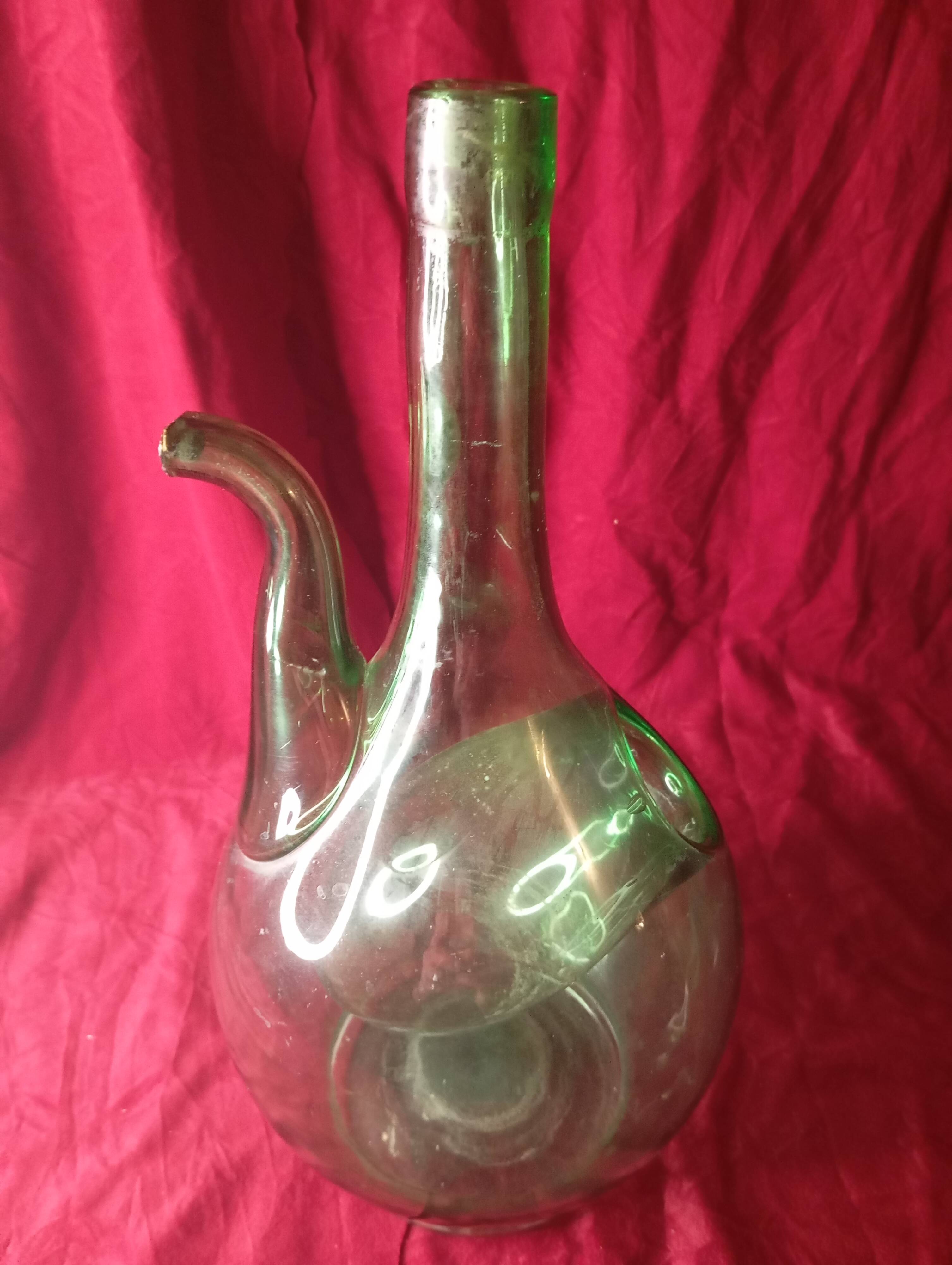 Old blown glass carafe with freshness tank / vintage