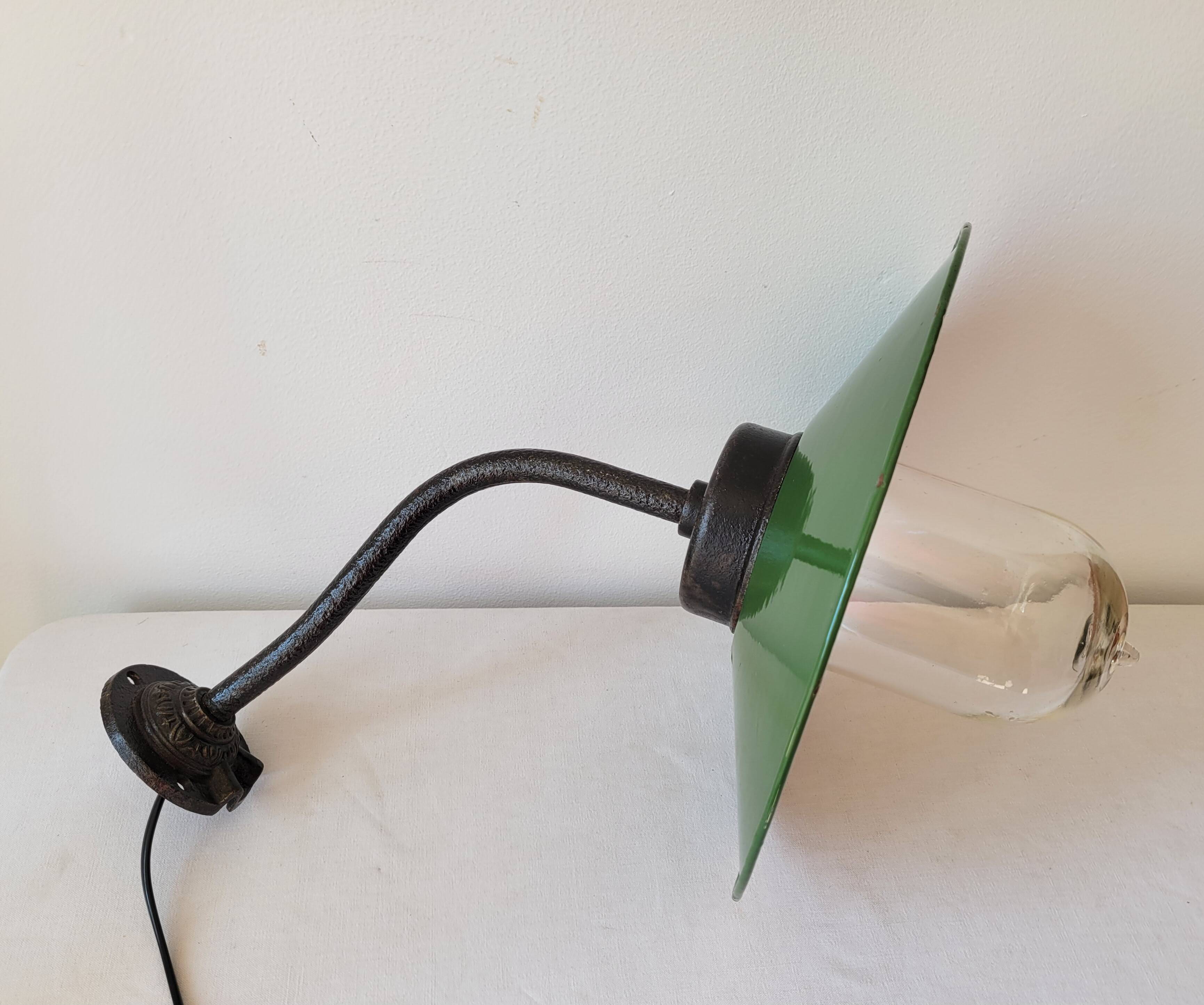 Gooseneck courtyard wall light
